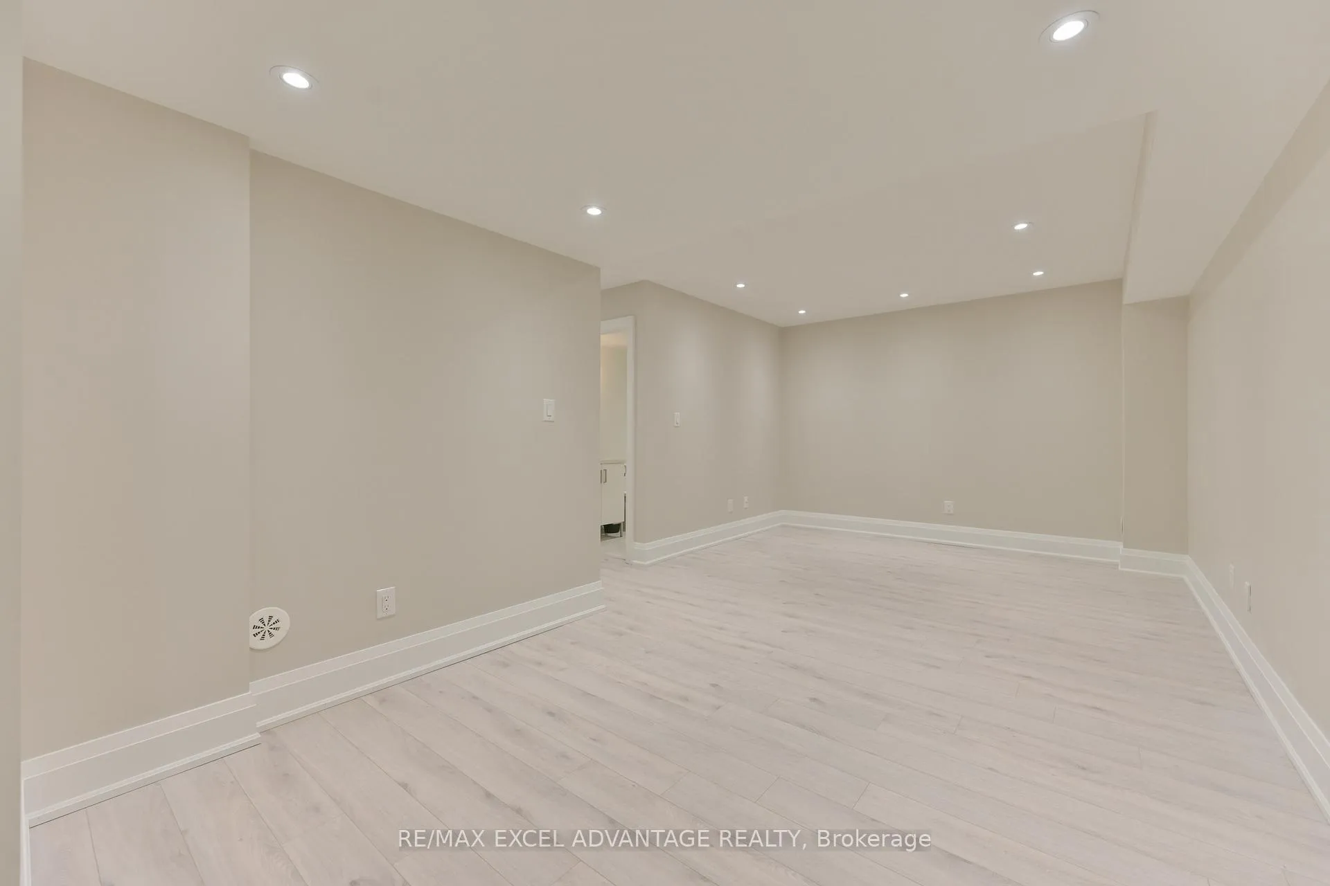 Photo 32 of 50 South Park Road, Markham, Commerce Valley — HOMEH