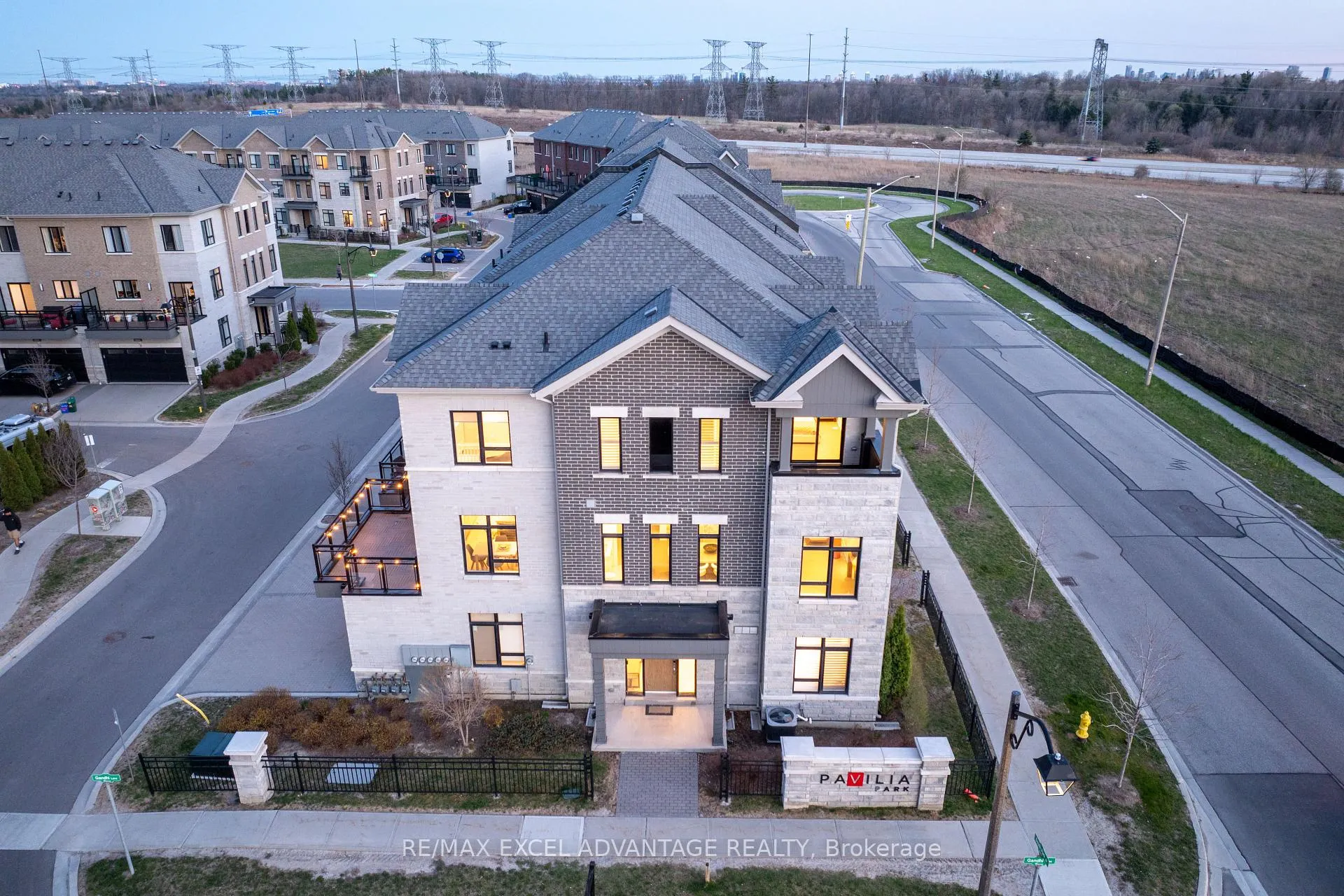 Photo 35 of 50 South Park Road, Markham, Commerce Valley — HOMEH