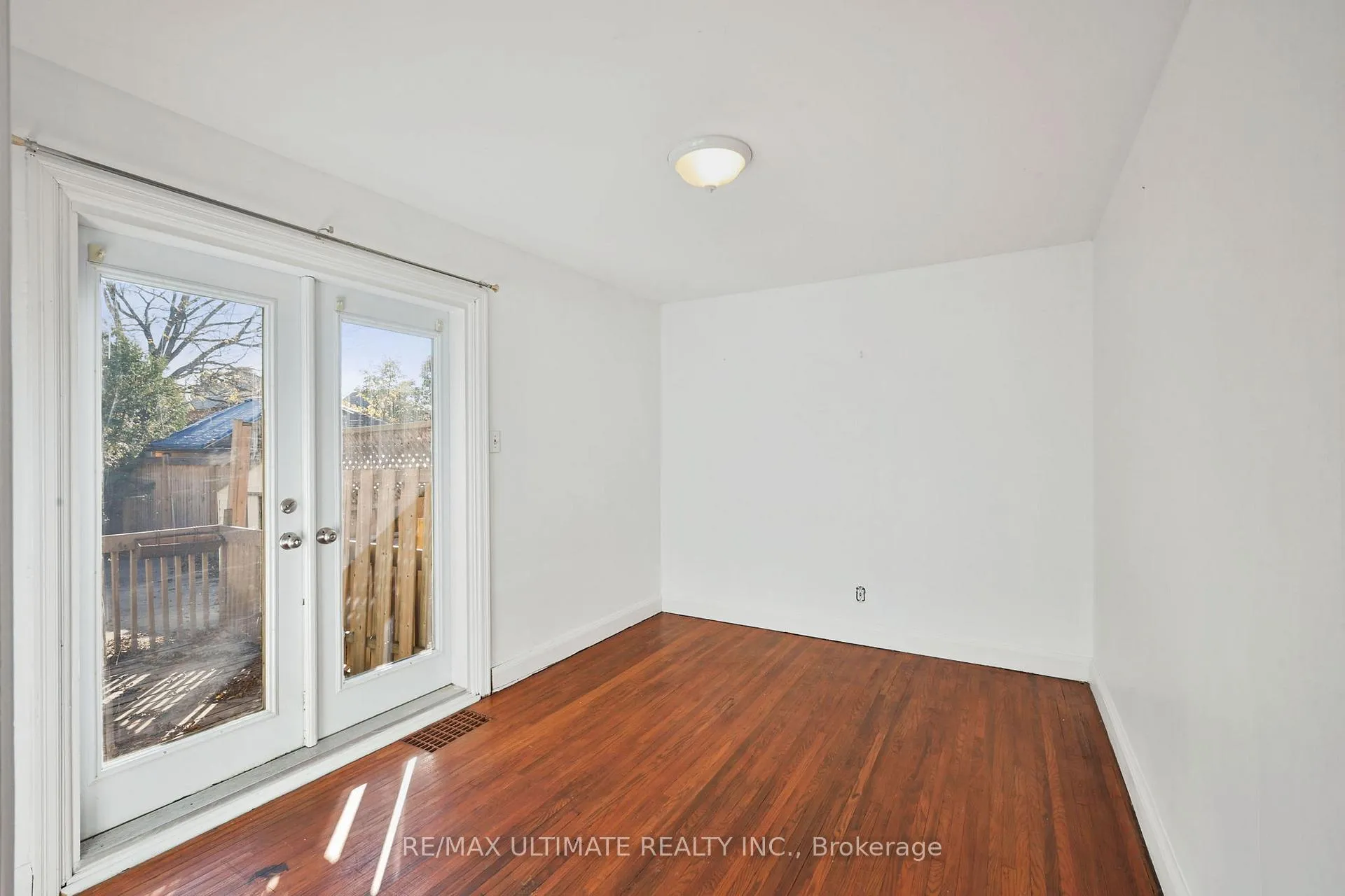 Photo 5 of 351 King Street E, Oshawa, Central — HOMEH