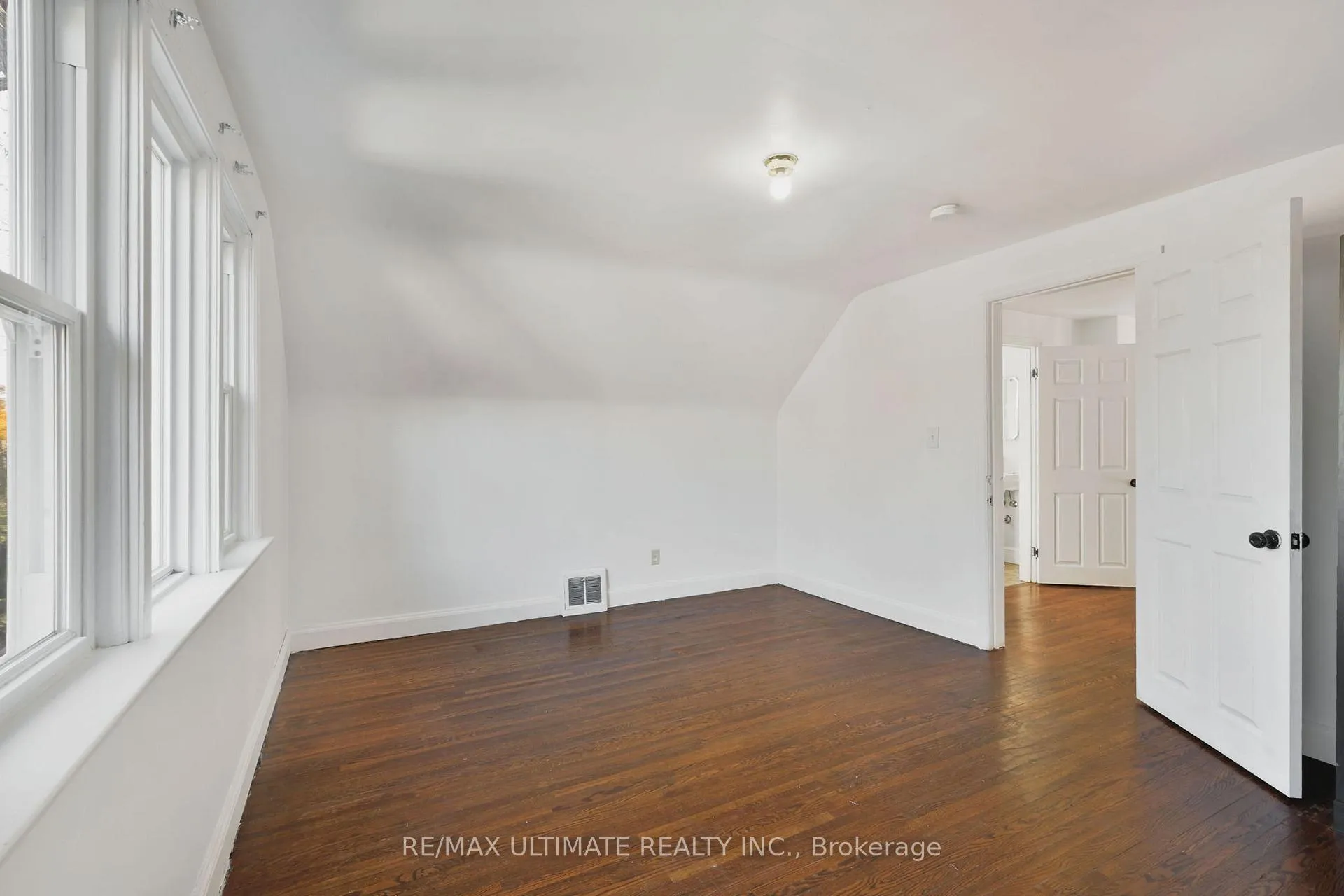 Photo 14 of 351 King Street E, Oshawa, Central — HOMEH