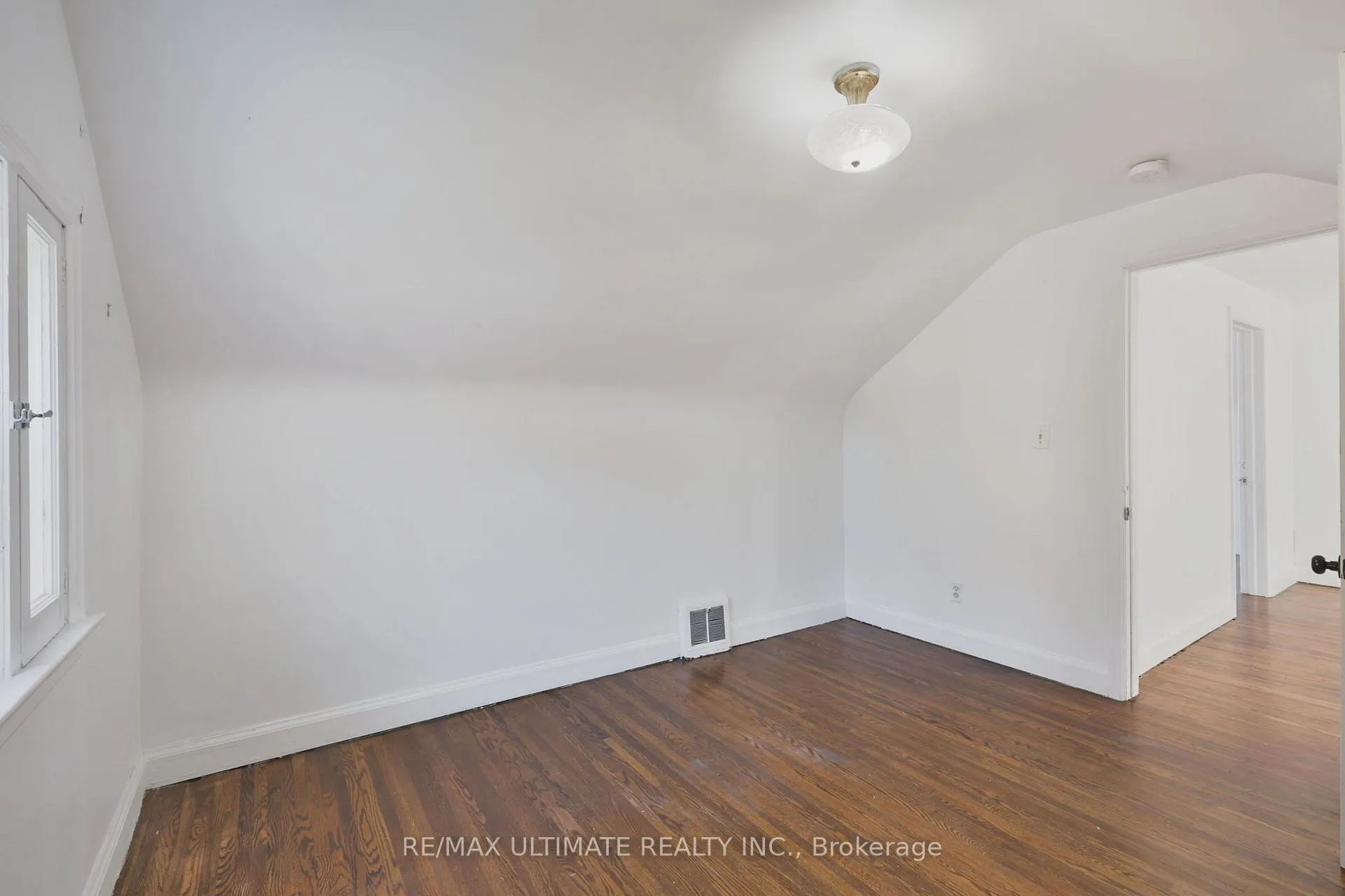 Photo 17 of 351 King Street E, Oshawa, Central — HOMEH