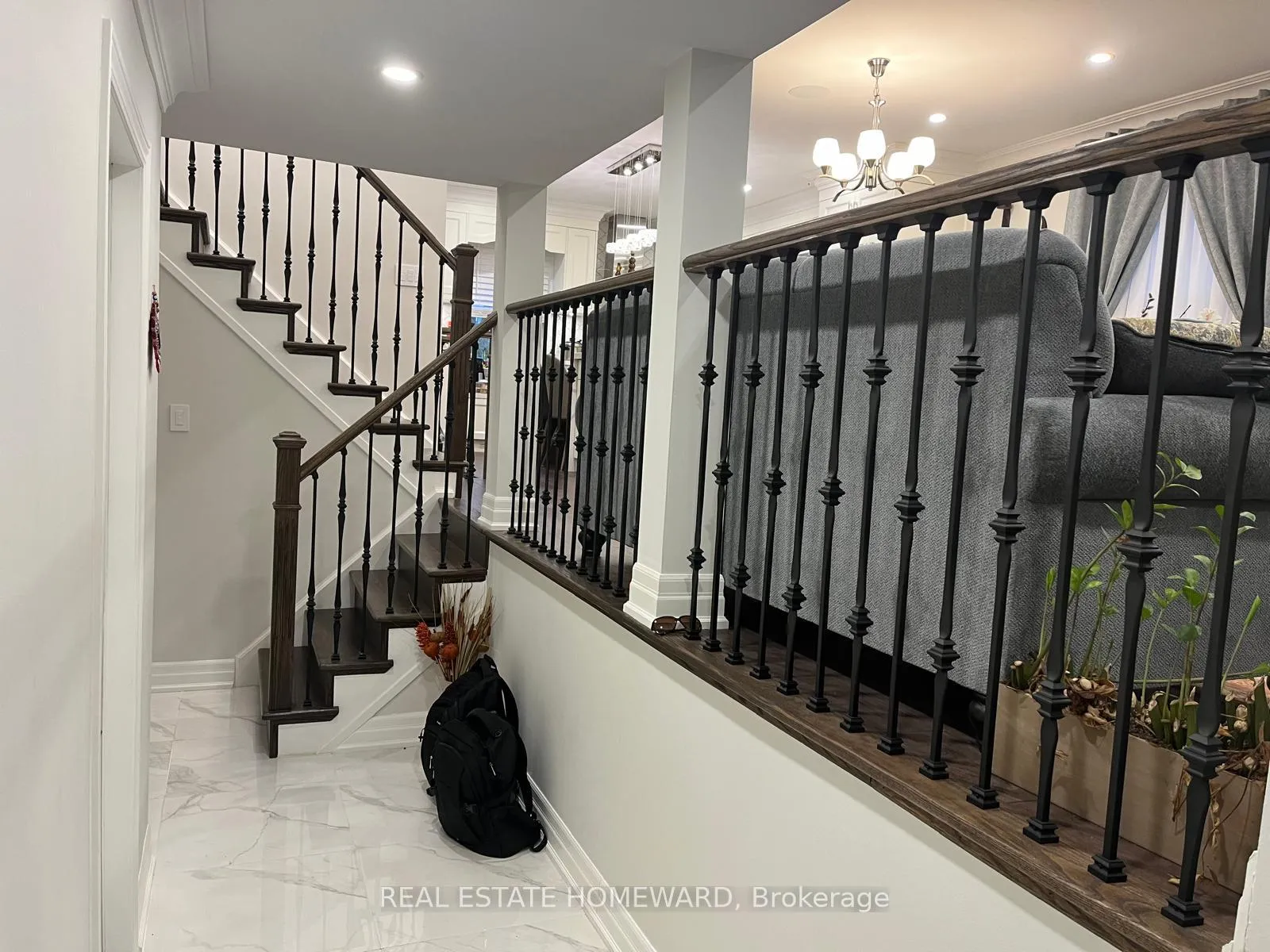Photo 2 of 33 Braeburn Drive, Markham, Aileen-Willowbrook — HOMEH