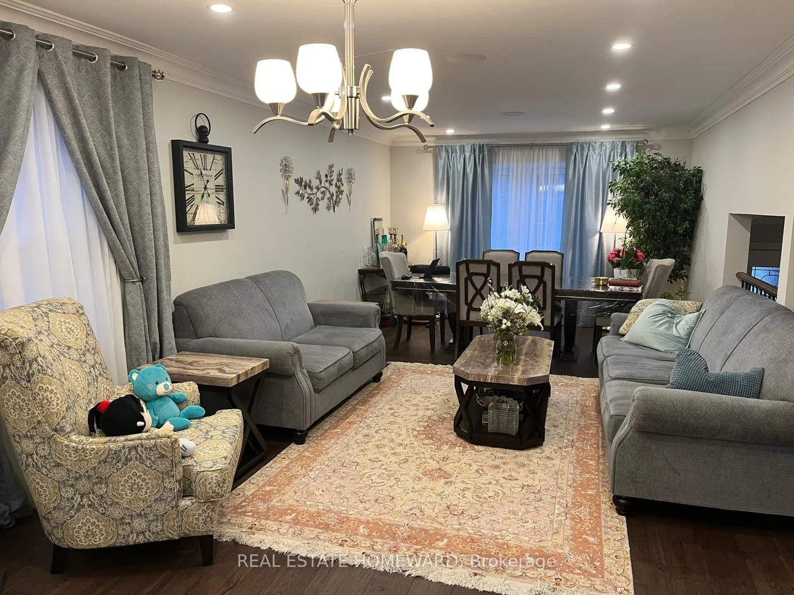 Photo 3 of 33 Braeburn Drive, Markham, Aileen-Willowbrook — HOMEH