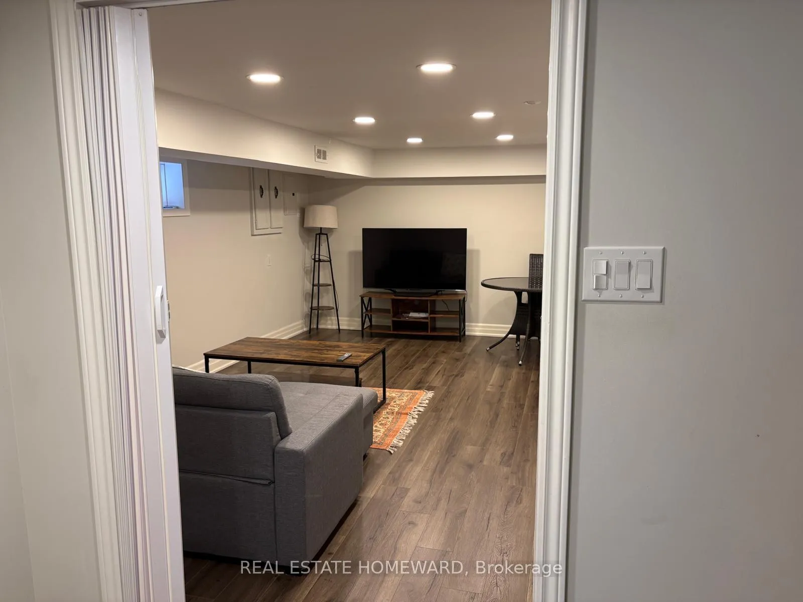 Photo 11 of 33 Braeburn Drive, Markham, Aileen-Willowbrook — HOMEH