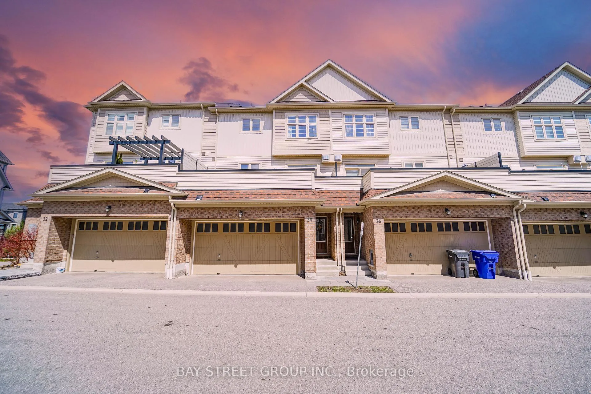 Photo 2 of 34 Westbury Way, Whitby, Brooklin — HOMEH