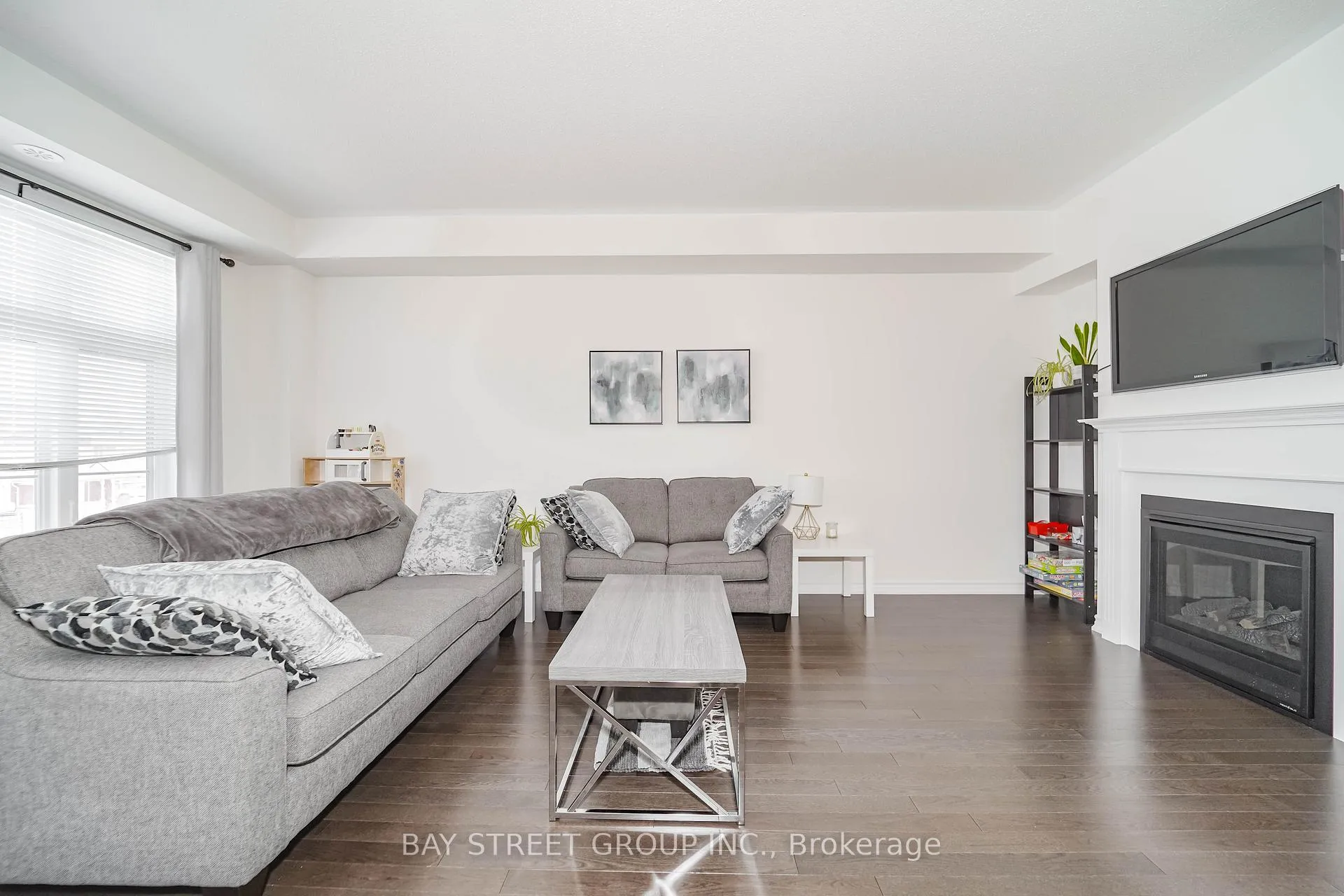 Photo 13 of 34 Westbury Way, Whitby, Brooklin — HOMEH