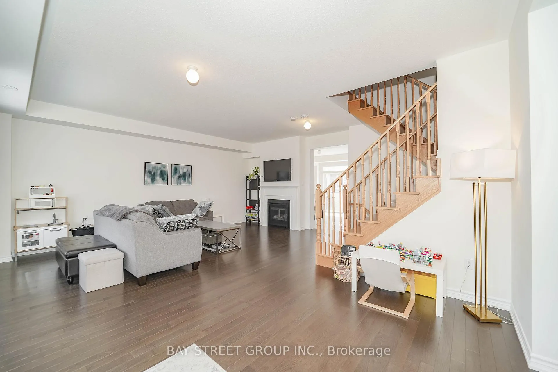 Photo 17 of 34 Westbury Way, Whitby, Brooklin — HOMEH