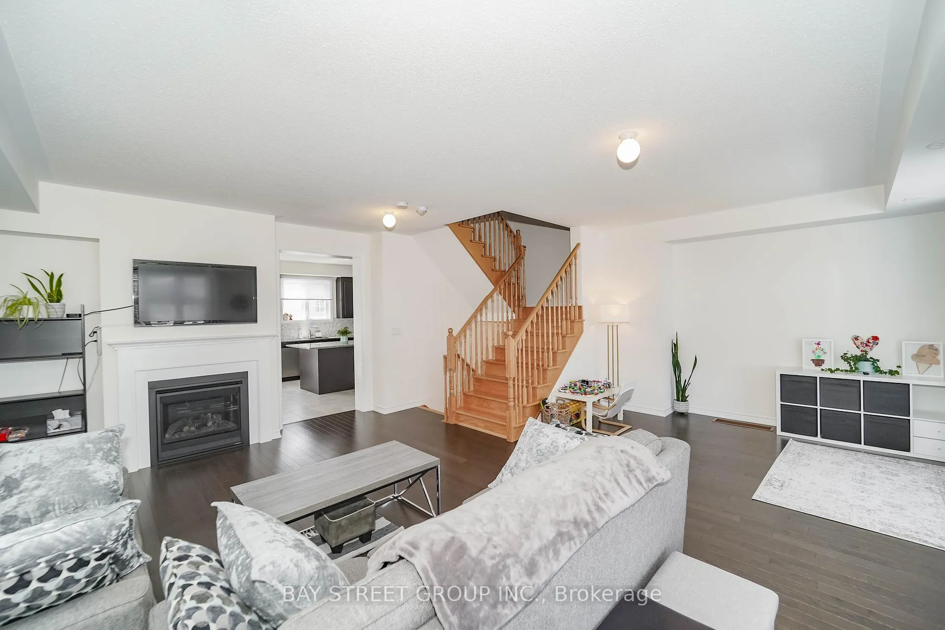 Photo 18 of 34 Westbury Way, Whitby, Brooklin — HOMEH