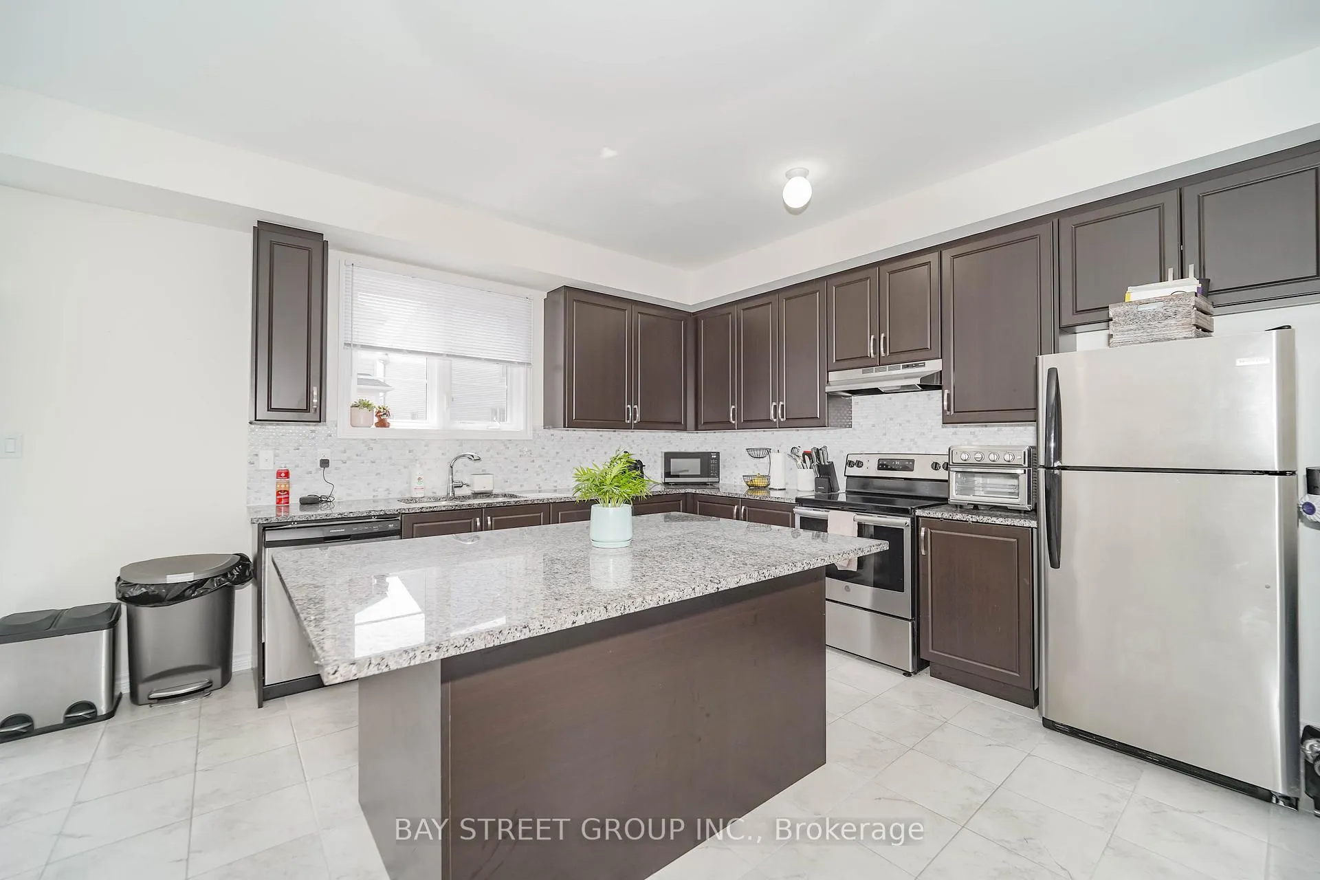 Photo 20 of 34 Westbury Way, Whitby, Brooklin — HOMEH