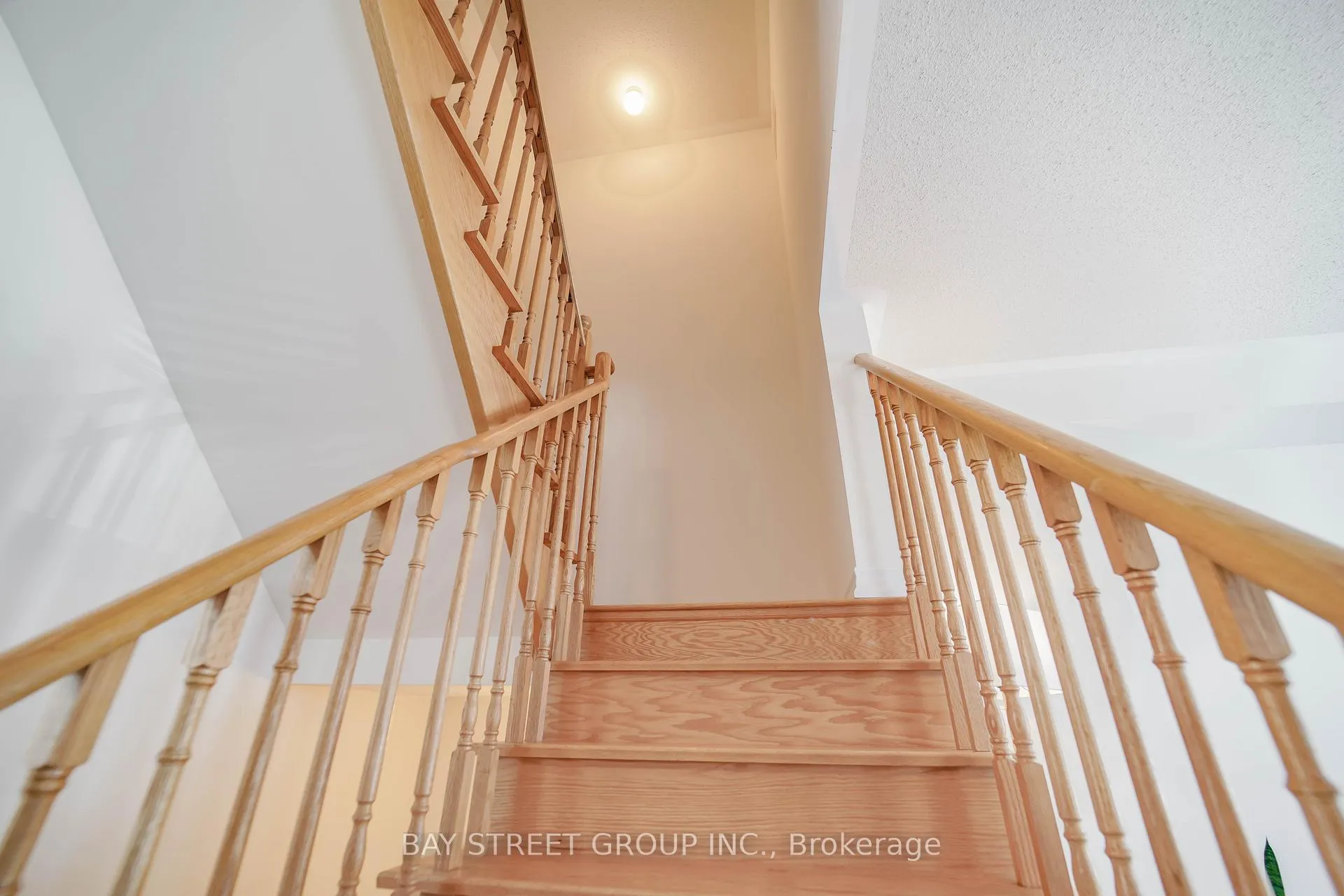 Photo 27 of 34 Westbury Way, Whitby, Brooklin — HOMEH