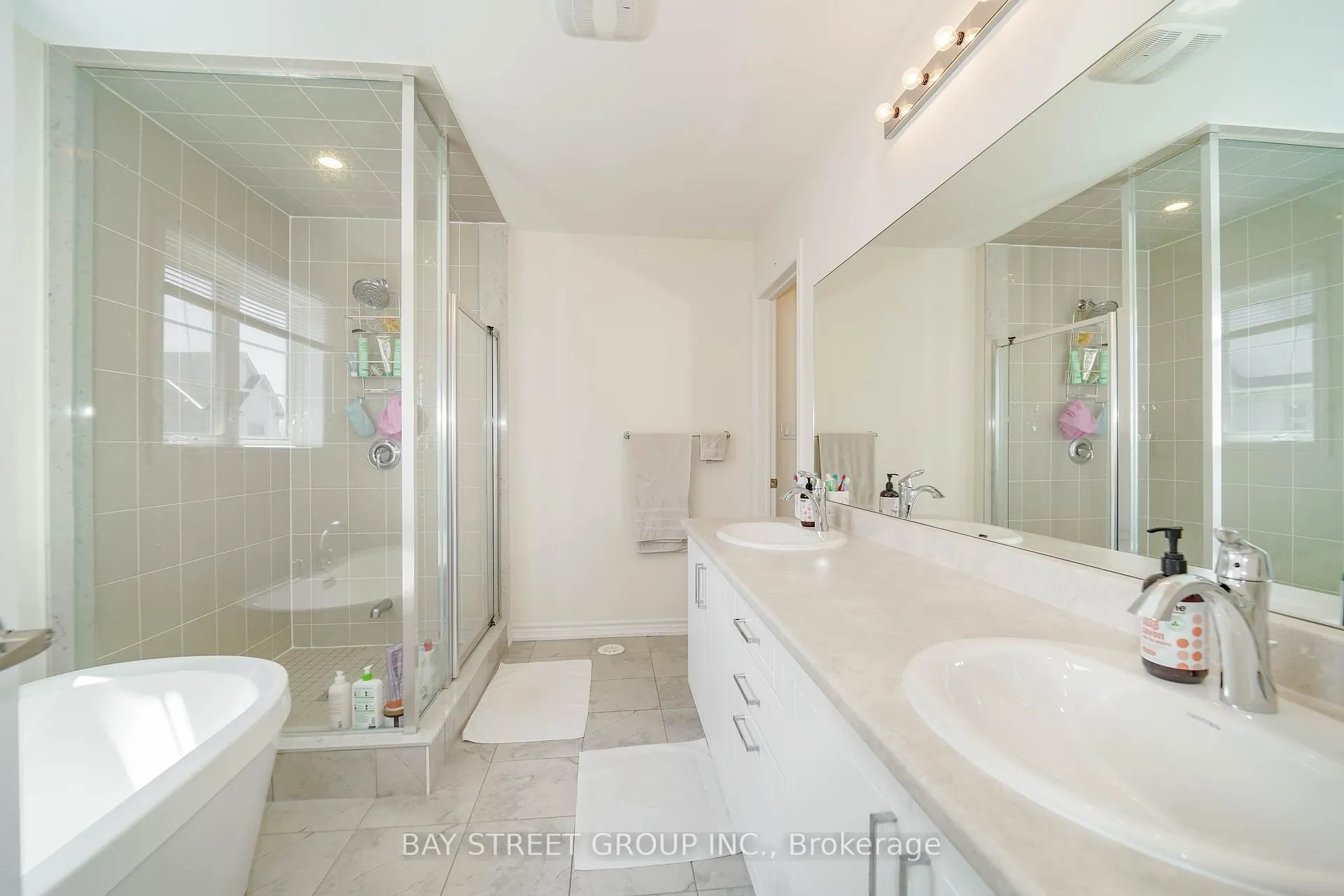 Photo 42 of 34 Westbury Way, Whitby, Brooklin — HOMEH