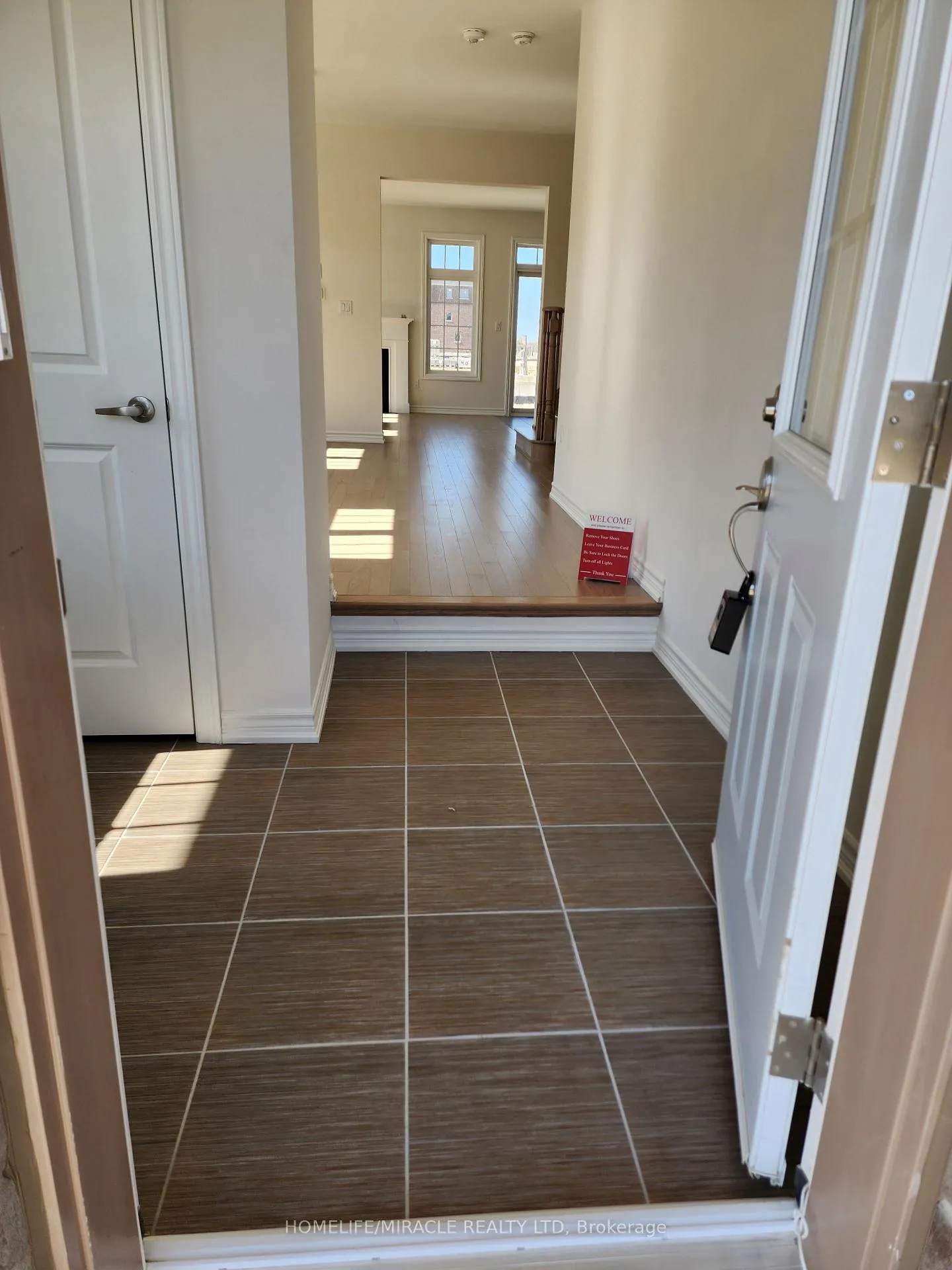 Photo 5 of 98 Brethet Heights, New Tecumseth, Rural New Tecumseth — HOMEH