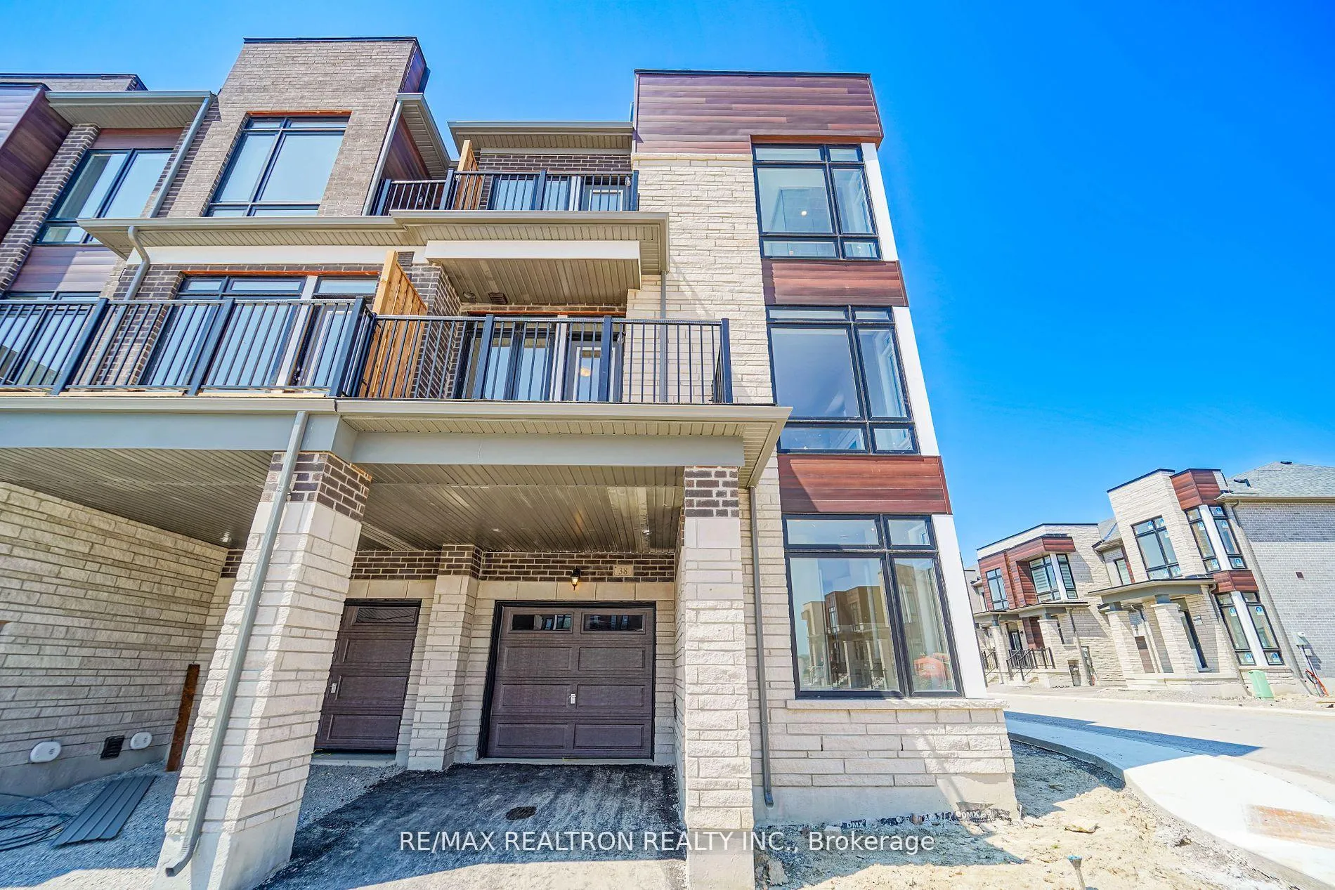 Photo 1 of 38 Gunton Street, Aurora, Bayview Northeast — HOMEH