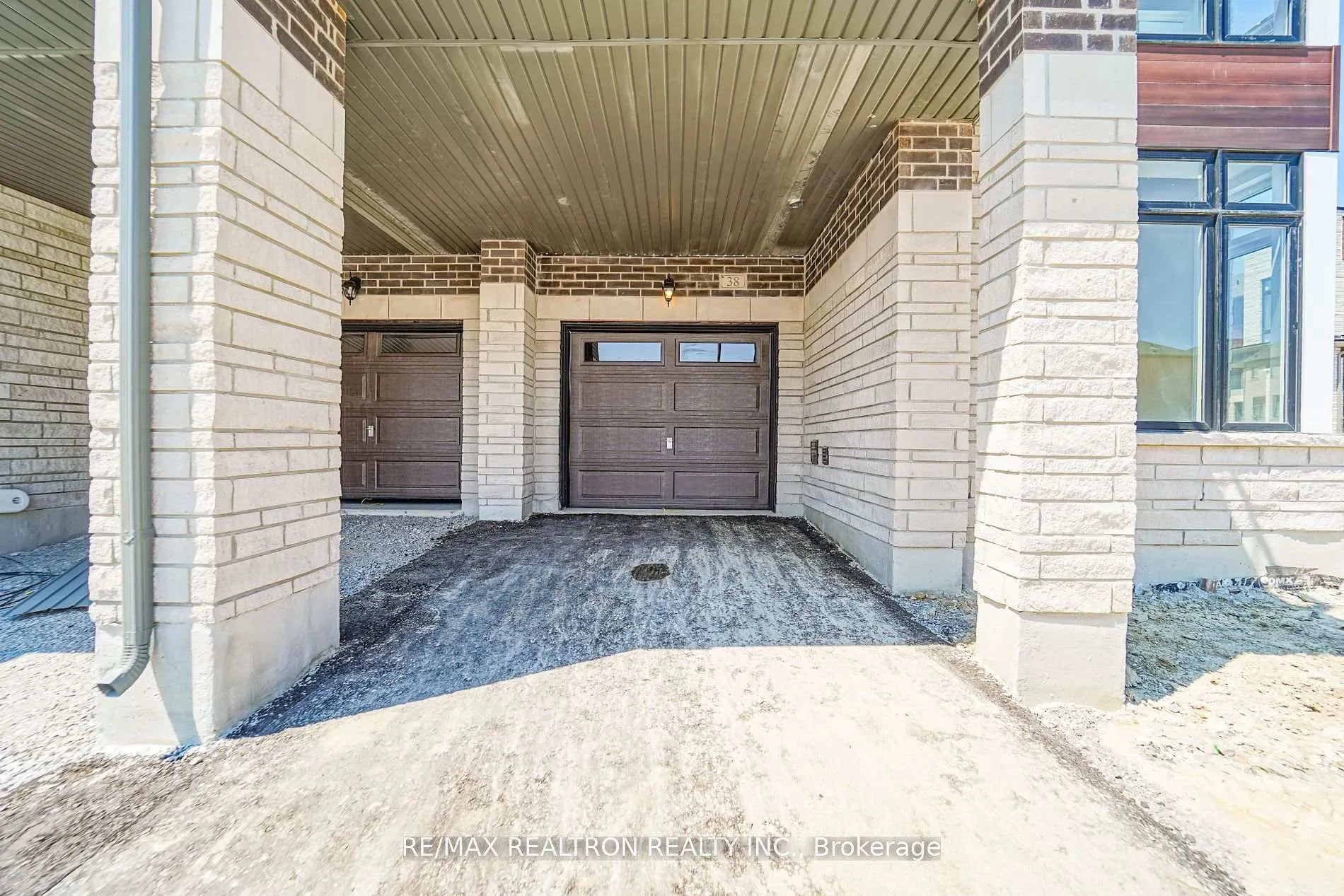 Photo 2 of 38 Gunton Street, Aurora, Bayview Northeast — HOMEH