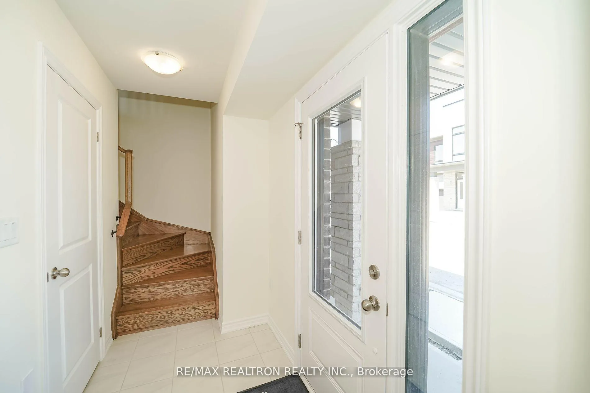 Photo 6 of 38 Gunton Street, Aurora, Bayview Northeast — HOMEH