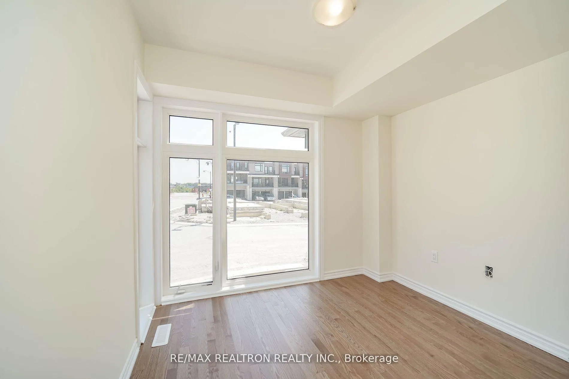 Photo 7 of 38 Gunton Street, Aurora, Bayview Northeast — HOMEH
