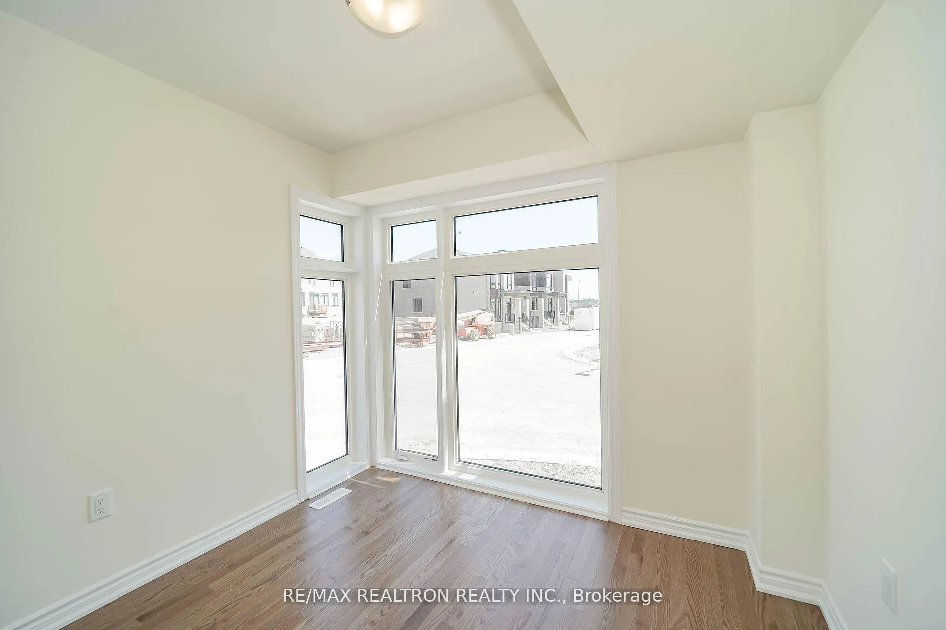 Photo 8 of 38 Gunton Street, Aurora, Bayview Northeast — HOMEH