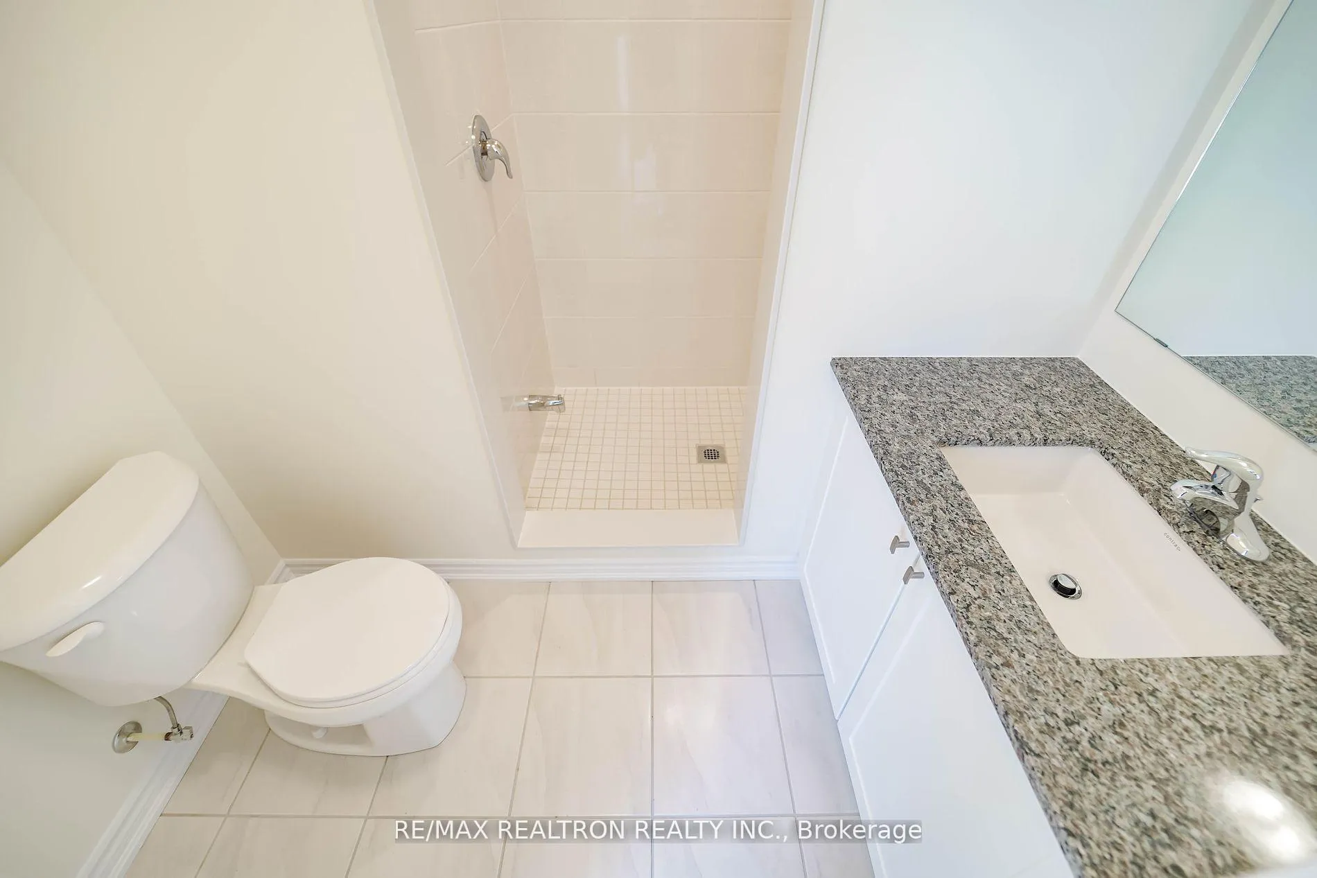 Photo 9 of 38 Gunton Street, Aurora, Bayview Northeast — HOMEH