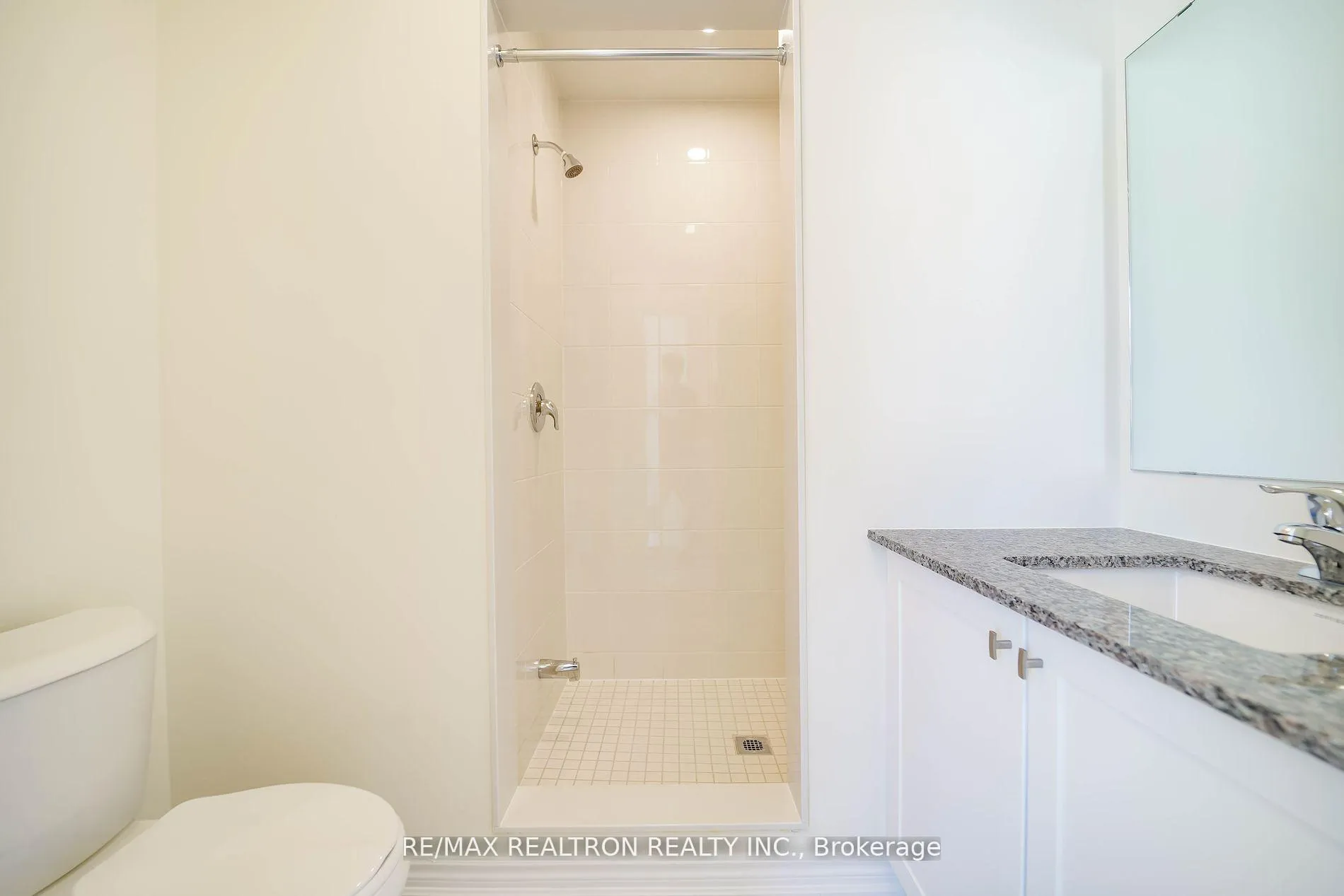 Photo 10 of 38 Gunton Street, Aurora, Bayview Northeast — HOMEH