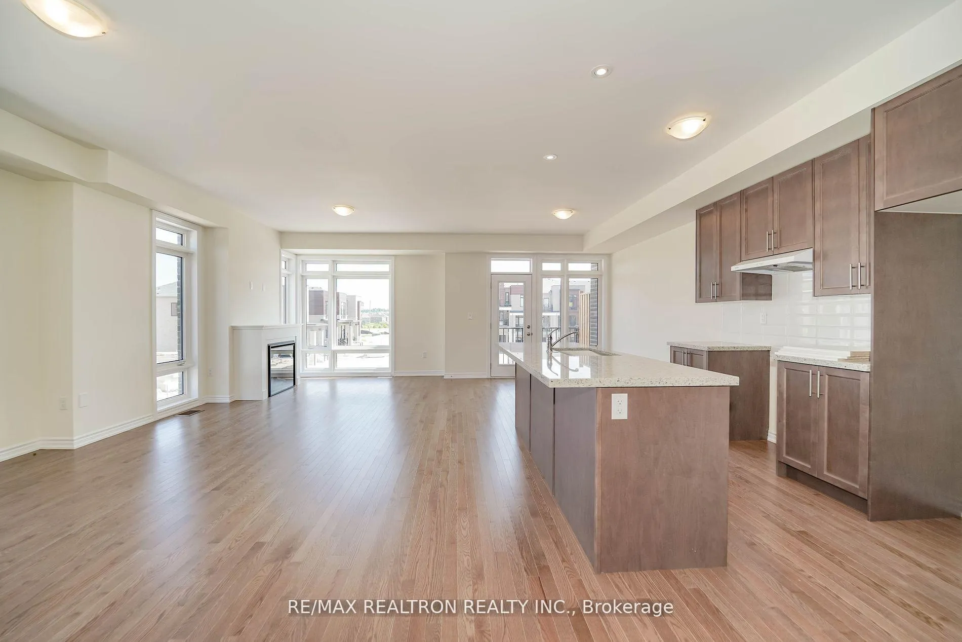 Photo 12 of 38 Gunton Street, Aurora, Bayview Northeast — HOMEH