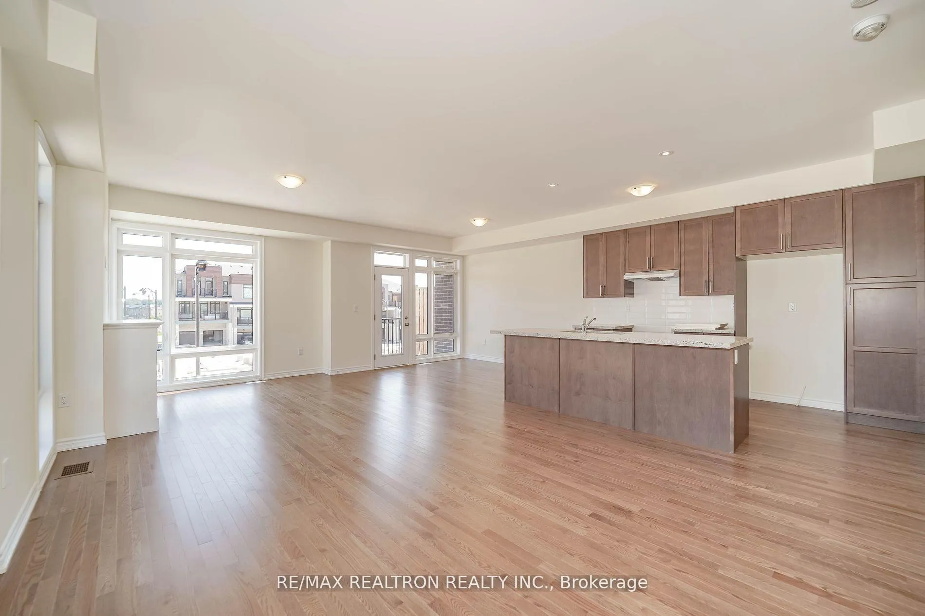 Photo 13 of 38 Gunton Street, Aurora, Bayview Northeast — HOMEH