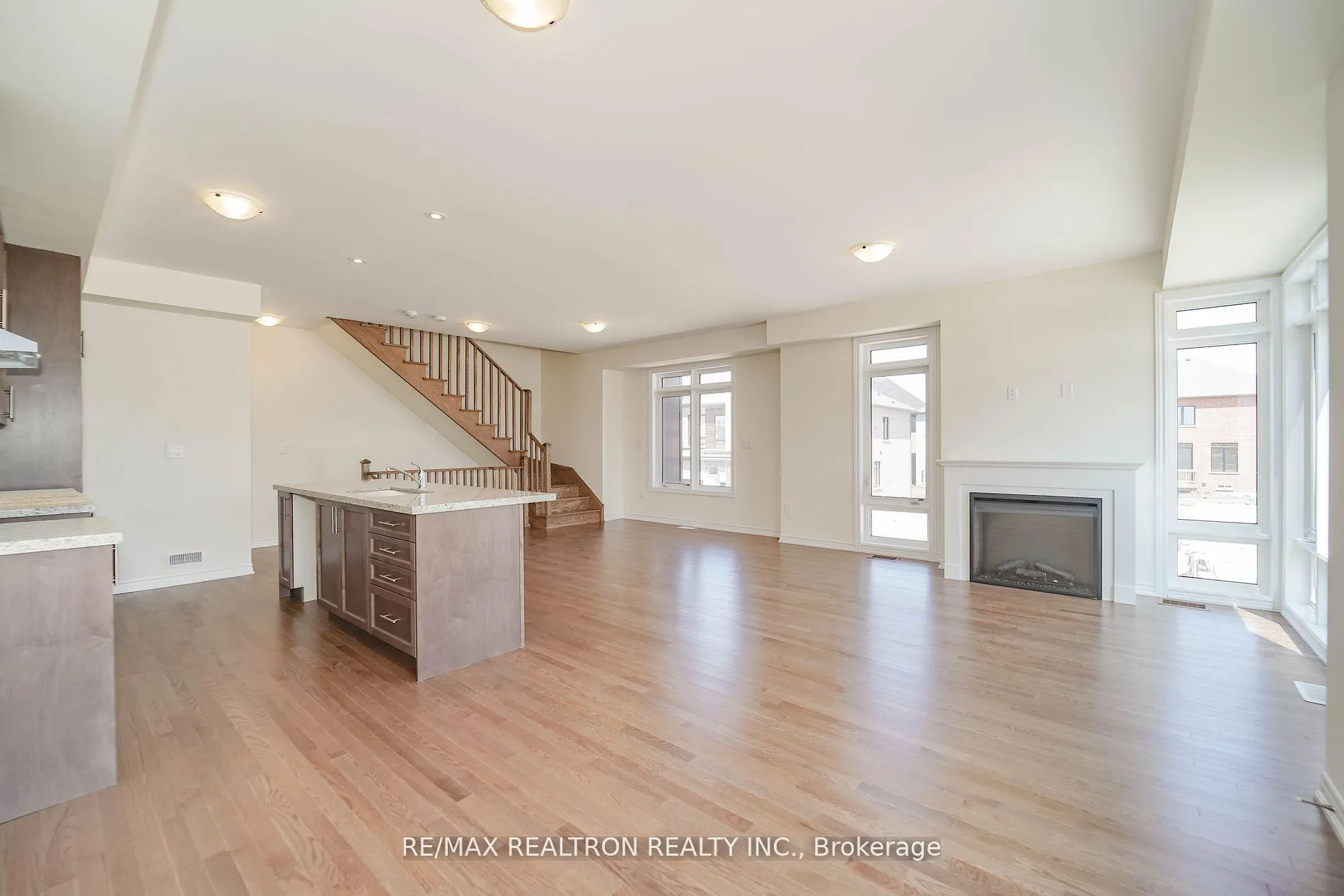 Photo 14 of 38 Gunton Street, Aurora, Bayview Northeast — HOMEH