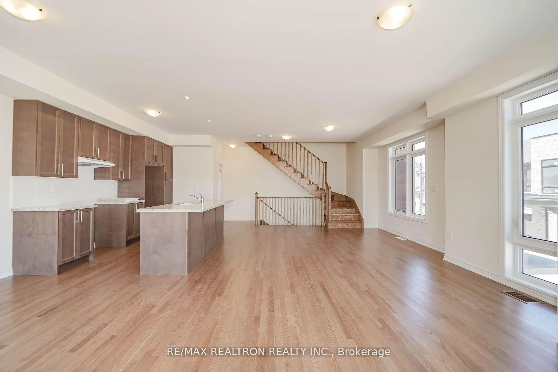 Photo 15 of 38 Gunton Street, Aurora, Bayview Northeast — HOMEH