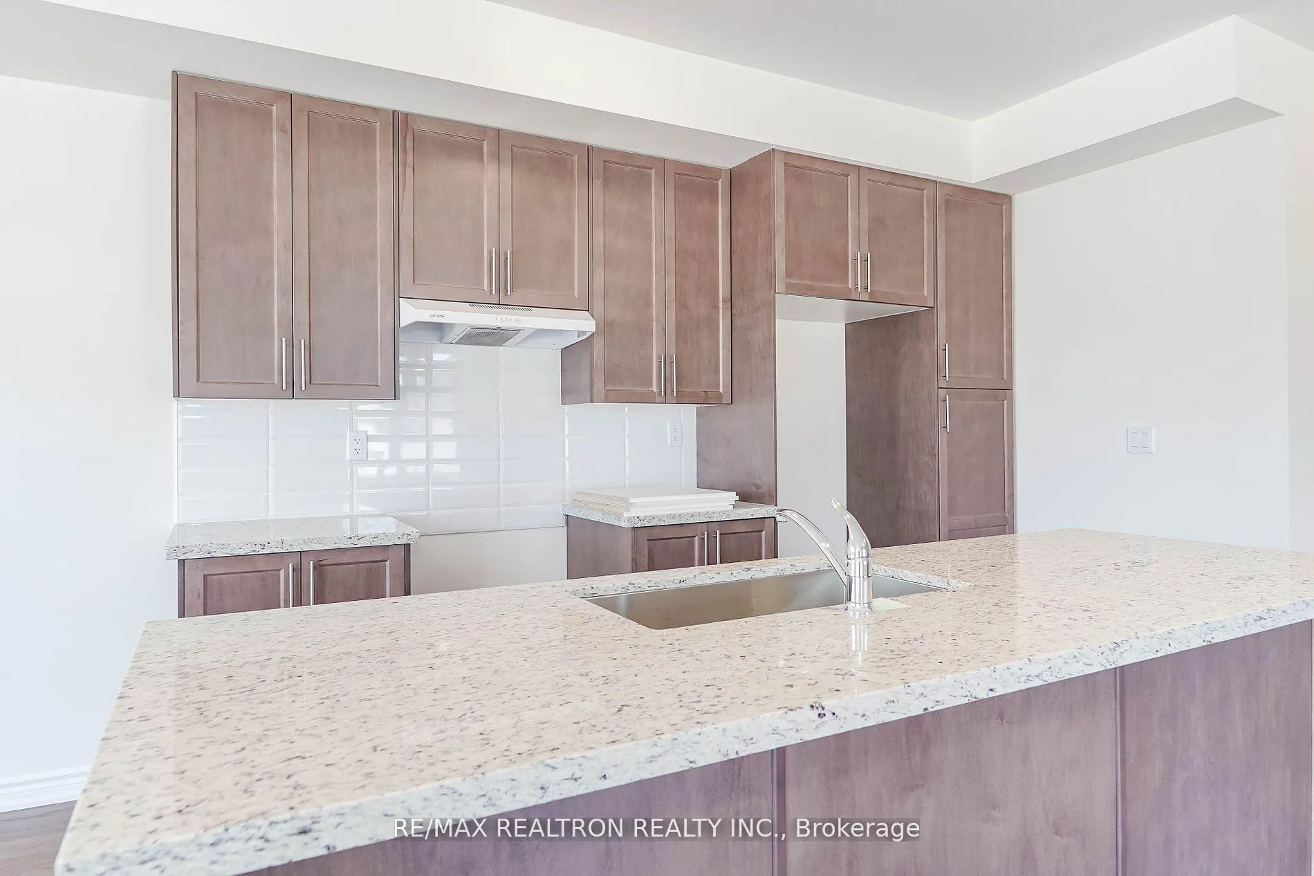 Photo 16 of 38 Gunton Street, Aurora, Bayview Northeast — HOMEH