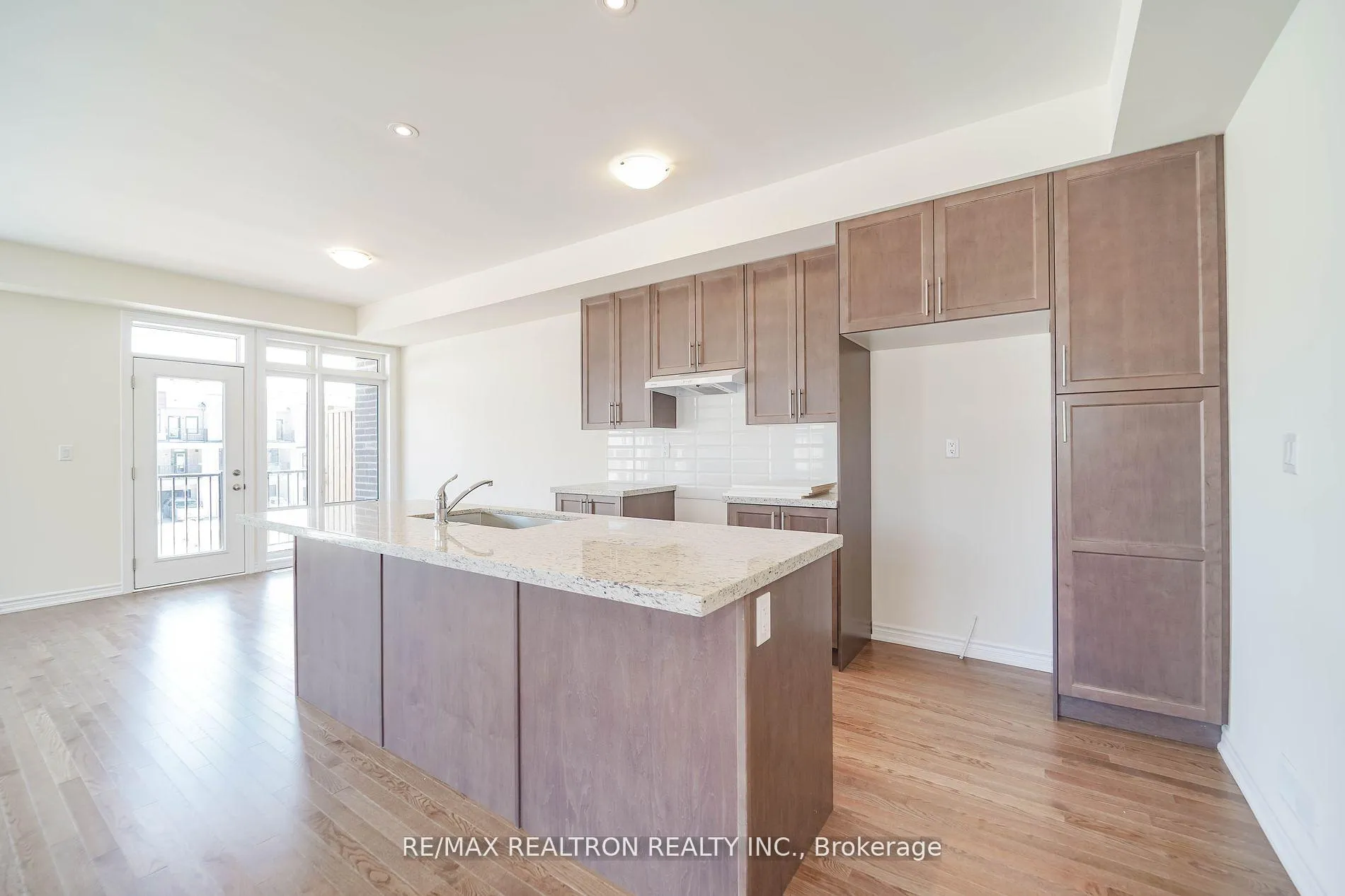 Photo 17 of 38 Gunton Street, Aurora, Bayview Northeast — HOMEH