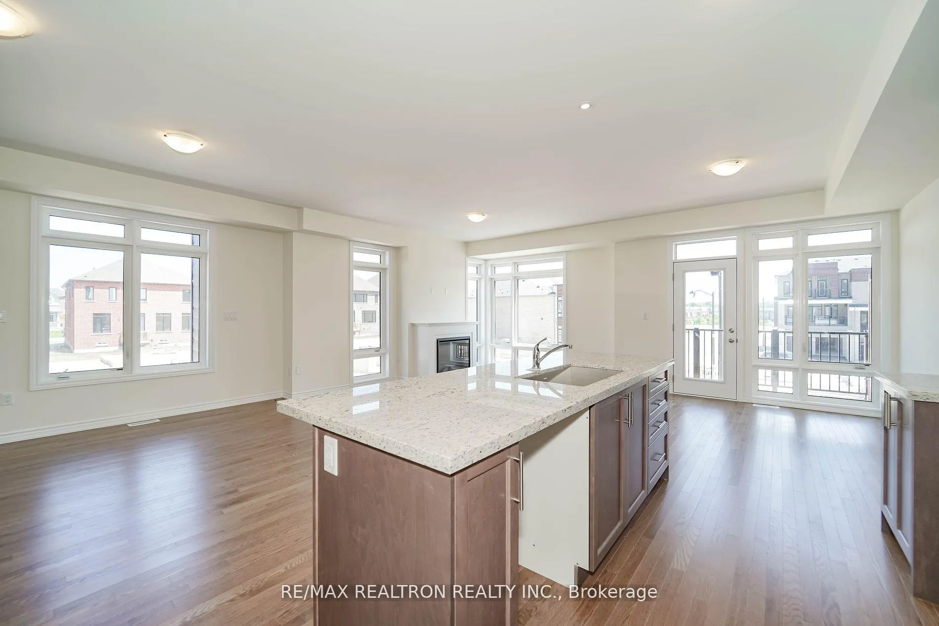 Photo 18 of 38 Gunton Street, Aurora, Bayview Northeast — HOMEH