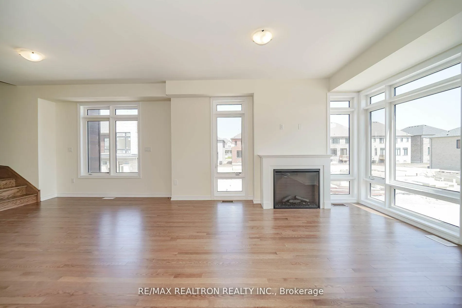 Photo 20 of 38 Gunton Street, Aurora, Bayview Northeast — HOMEH