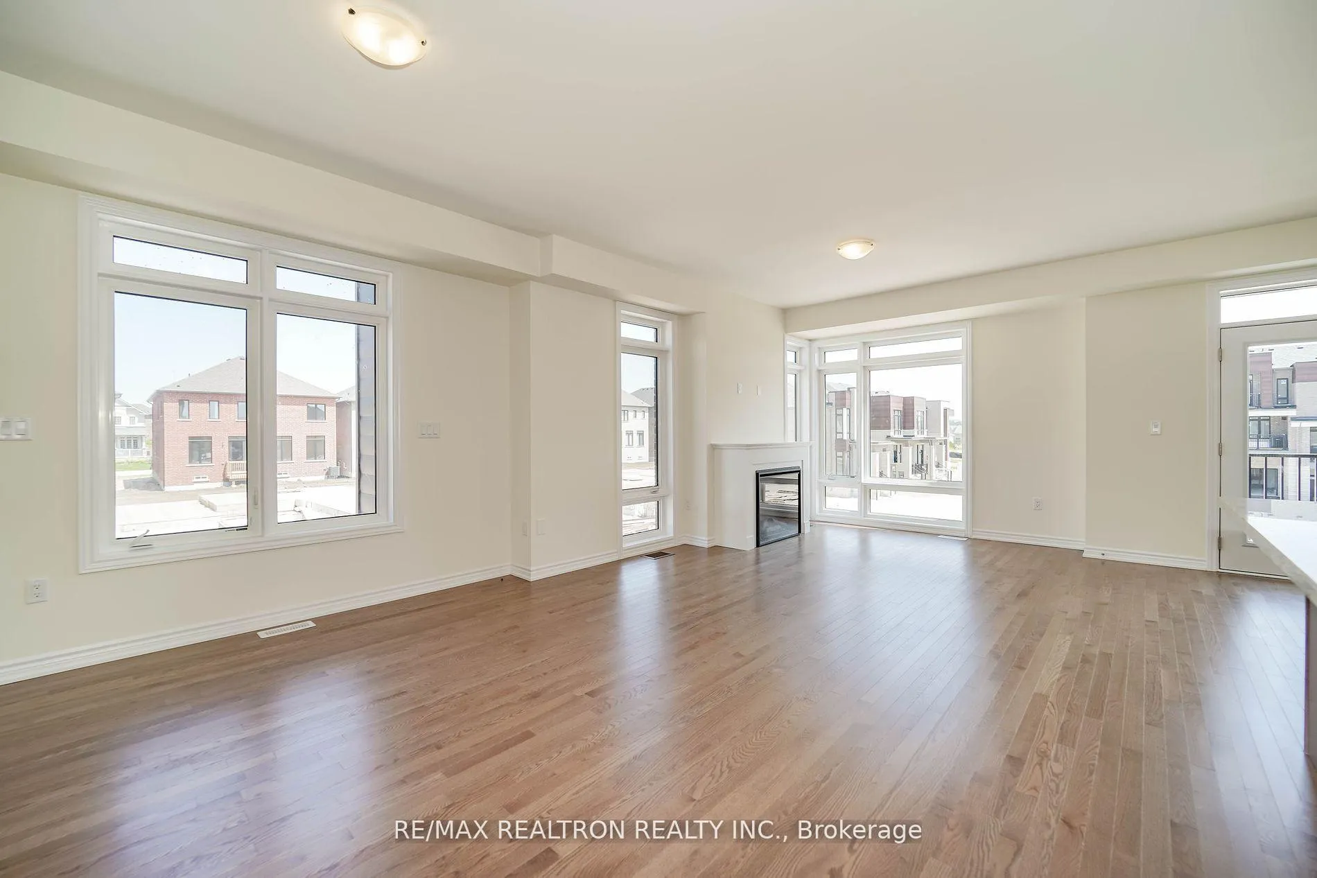 Photo 21 of 38 Gunton Street, Aurora, Bayview Northeast — HOMEH