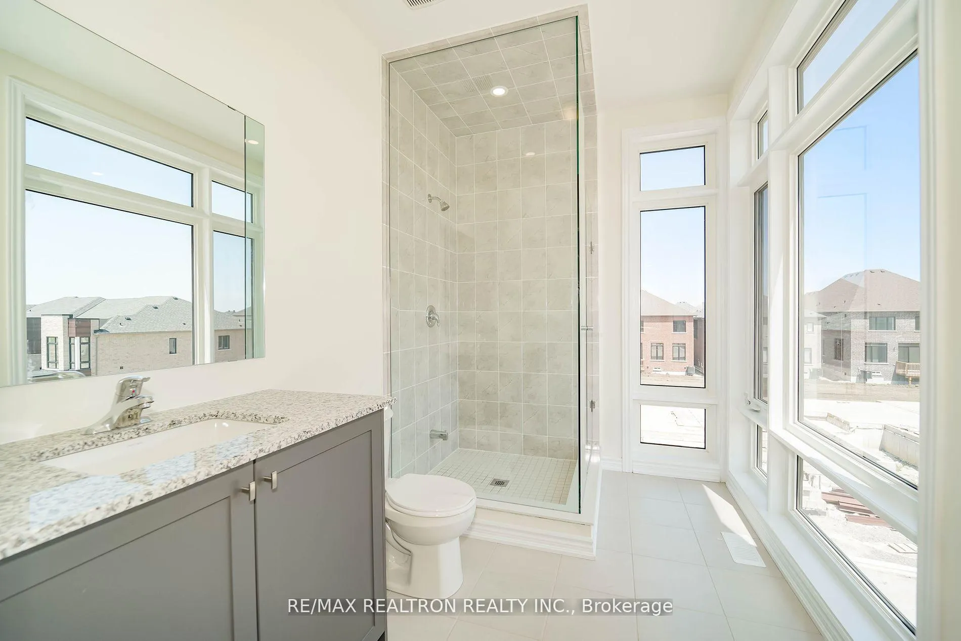 Photo 32 of 38 Gunton Street, Aurora, Bayview Northeast — HOMEH