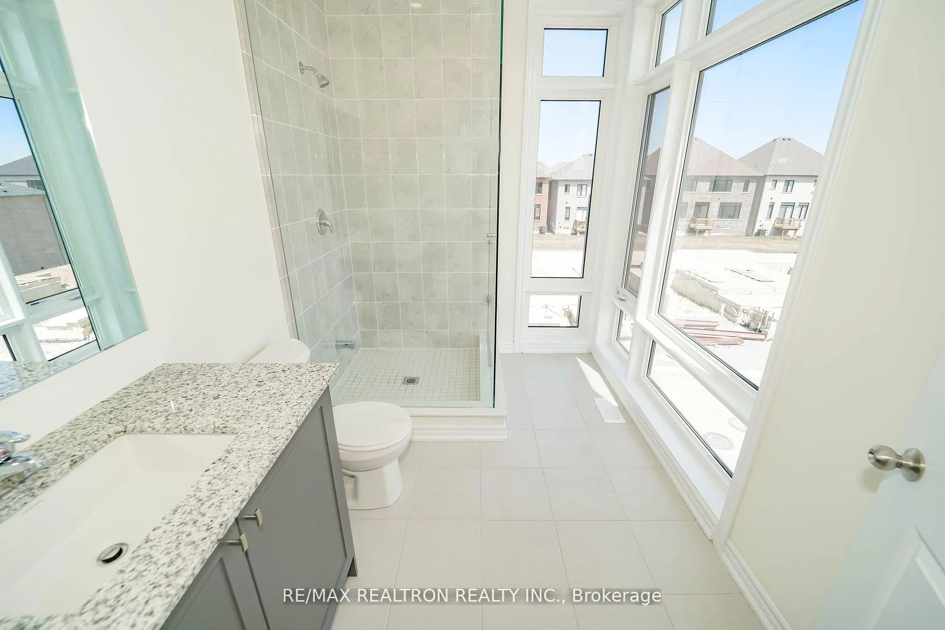 Photo 33 of 38 Gunton Street, Aurora, Bayview Northeast — HOMEH