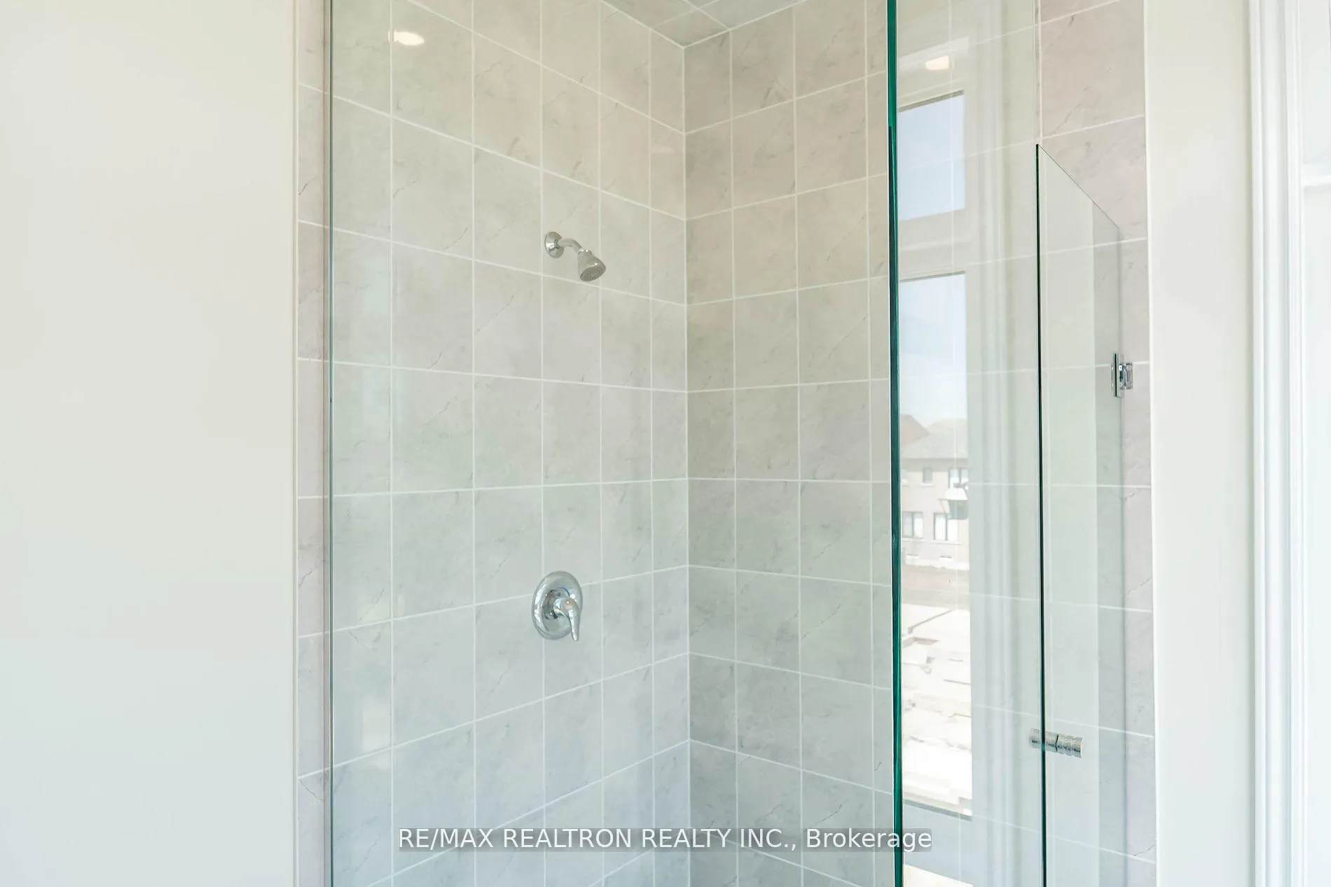 Photo 34 of 38 Gunton Street, Aurora, Bayview Northeast — HOMEH