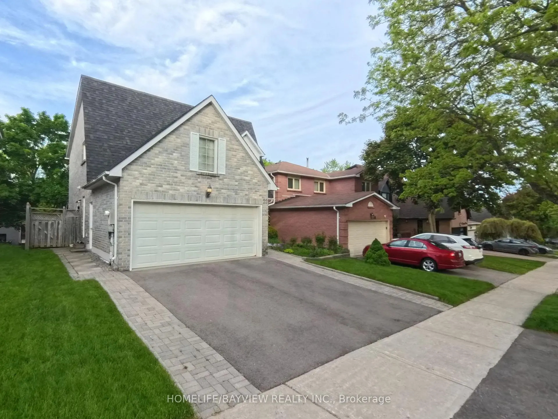 Photo 2 of 22 Baycroft Lane, Aurora, Aurora Heights — HOMEH