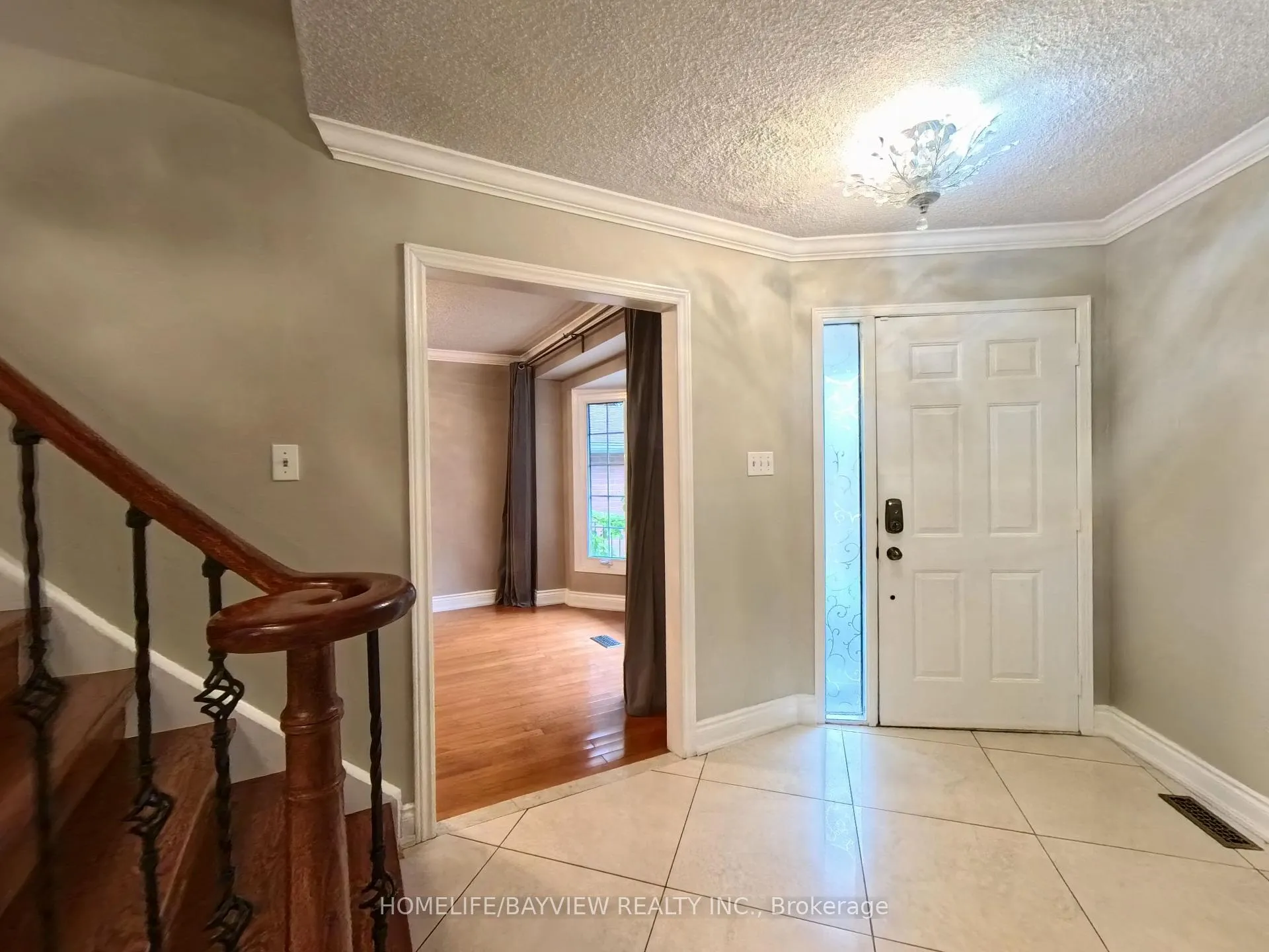 Photo 4 of 22 Baycroft Lane, Aurora, Aurora Heights — HOMEH
