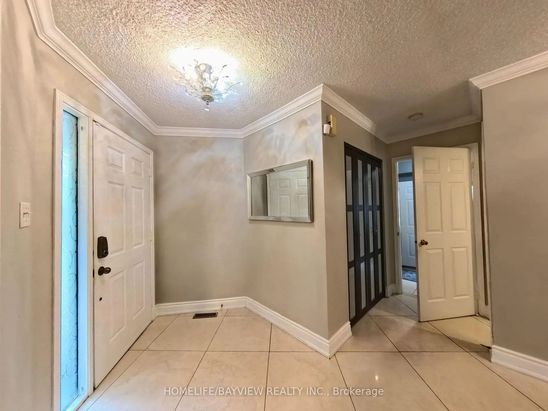 Photo 5 of 22 Baycroft Lane, Aurora, Aurora Heights — HOMEH