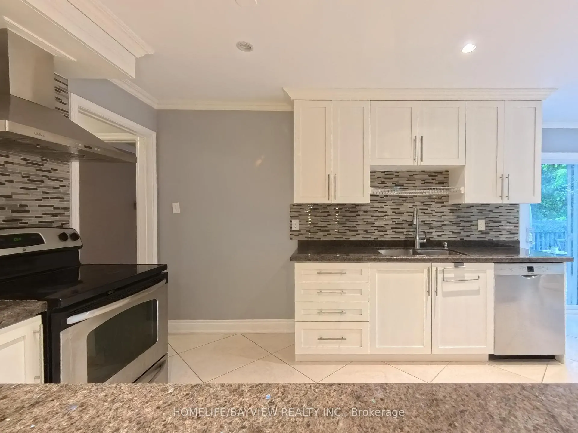 Photo 11 of 22 Baycroft Lane, Aurora, Aurora Heights — HOMEH