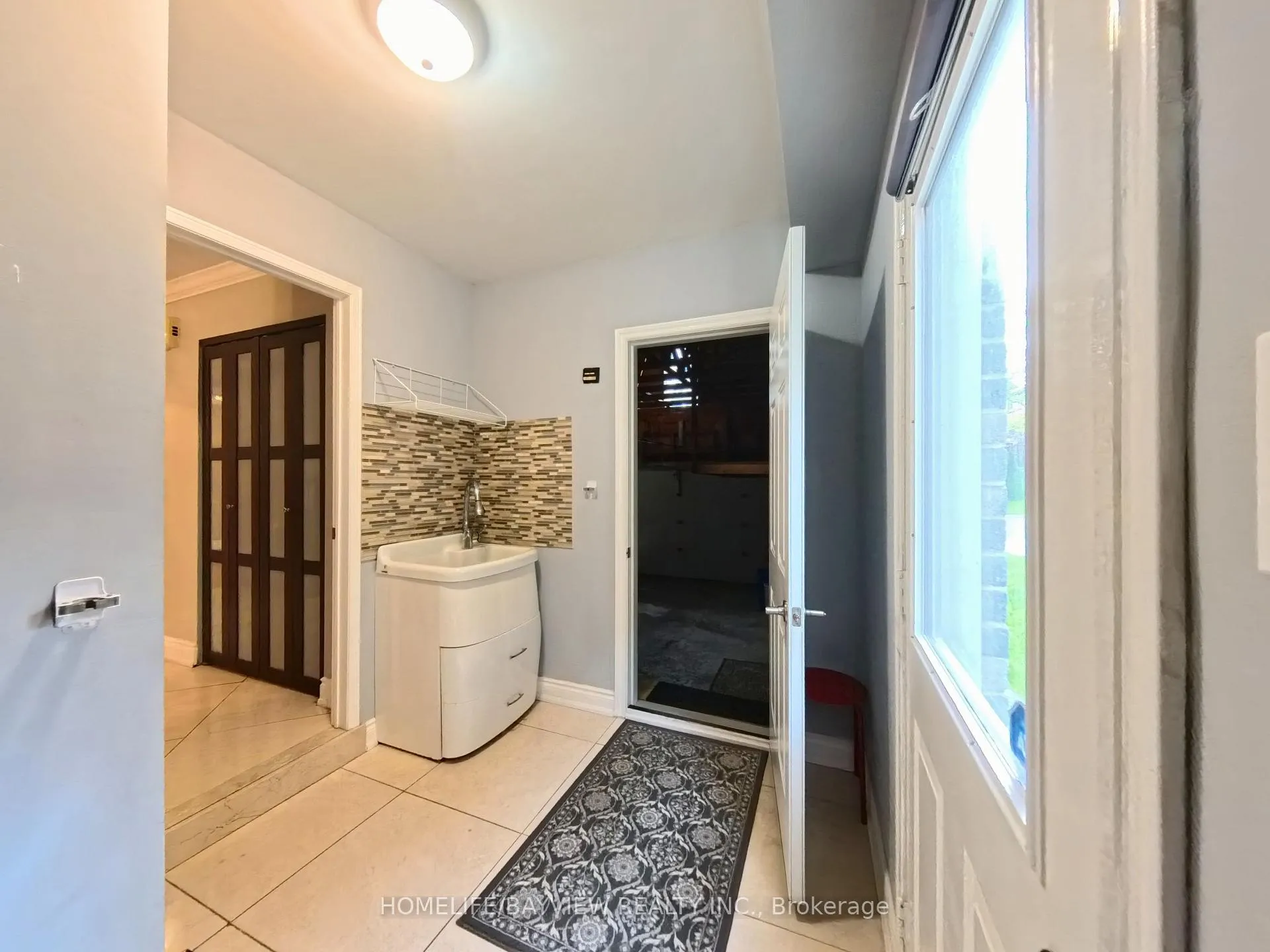 Photo 17 of 22 Baycroft Lane, Aurora, Aurora Heights — HOMEH