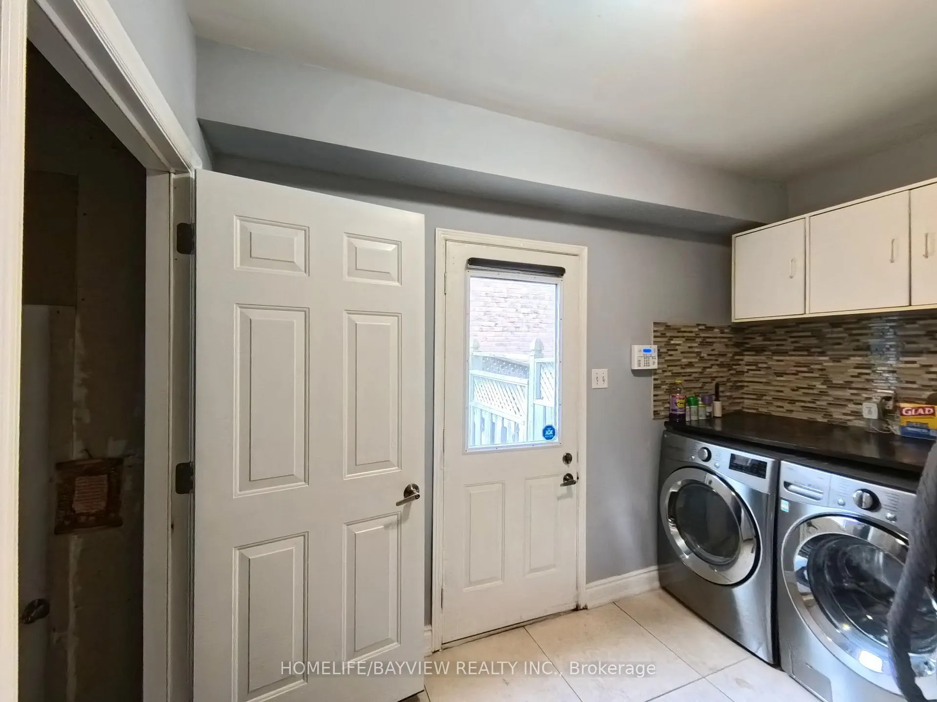 Photo 18 of 22 Baycroft Lane, Aurora, Aurora Heights — HOMEH