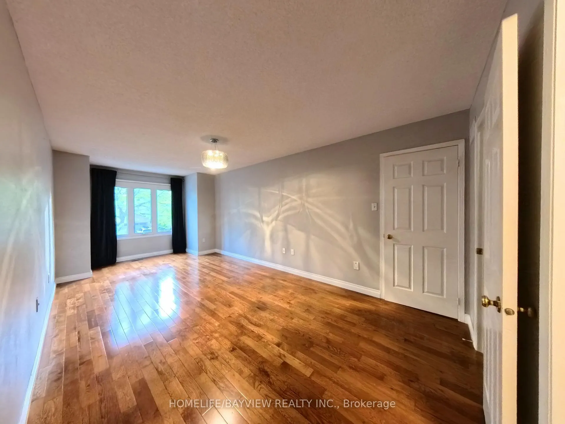 Photo 23 of 22 Baycroft Lane, Aurora, Aurora Heights — HOMEH