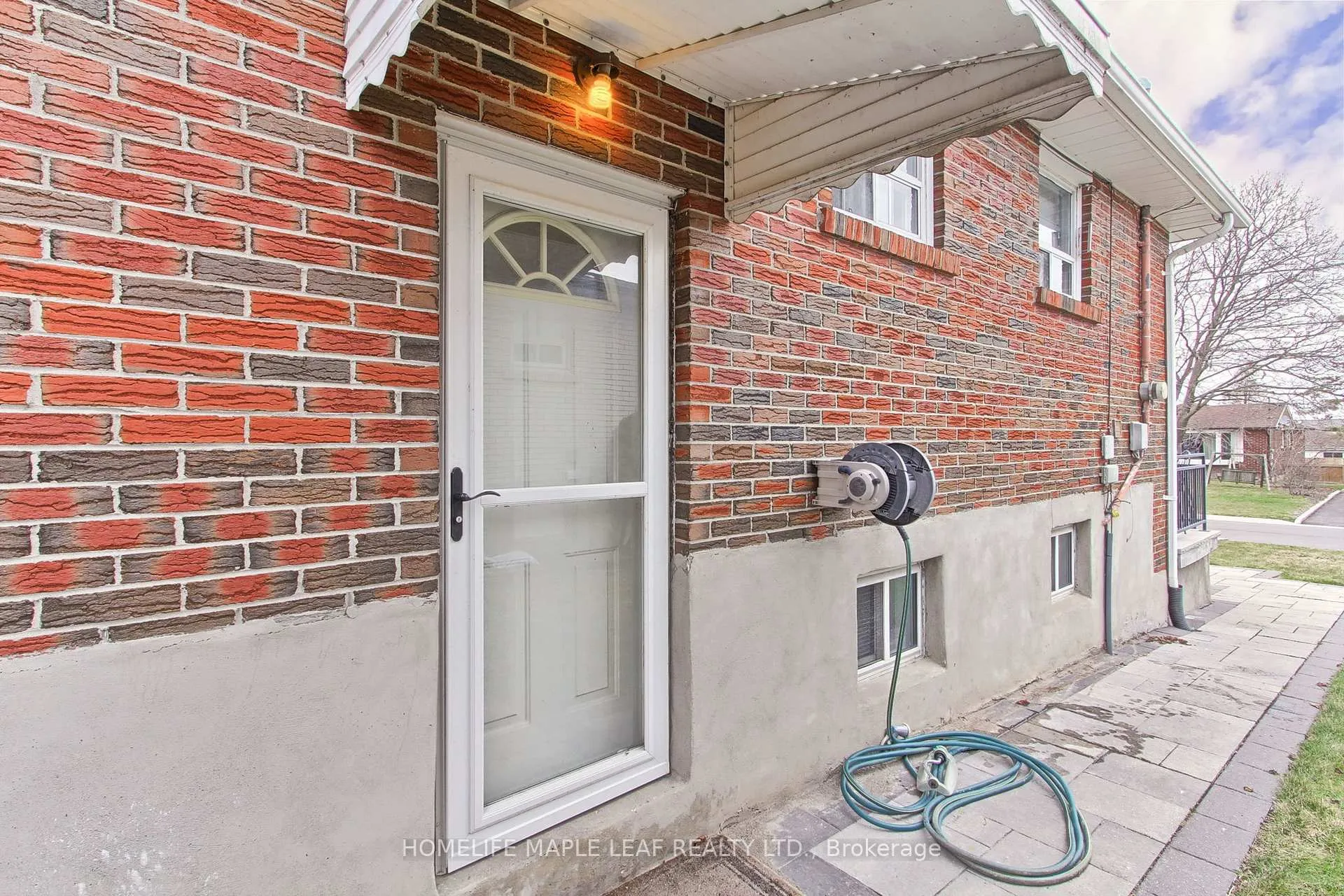 Photo 3 of 716 Yeremi Street, Pickering, West Shore — HOMEH