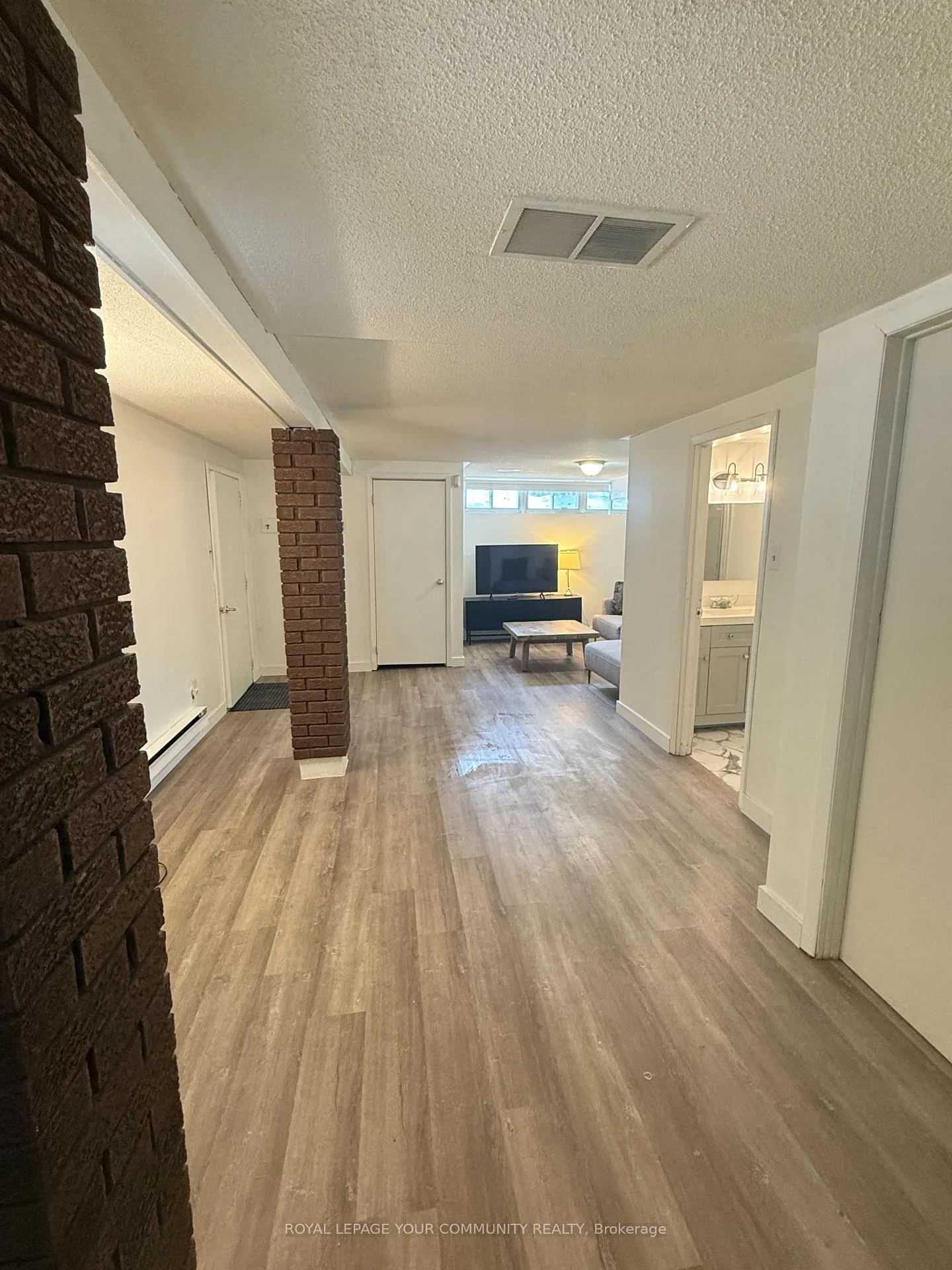 Photo 2 of Unit lower, 12 Bailey Crescent, Aurora, Aurora Highlands — HOMEH