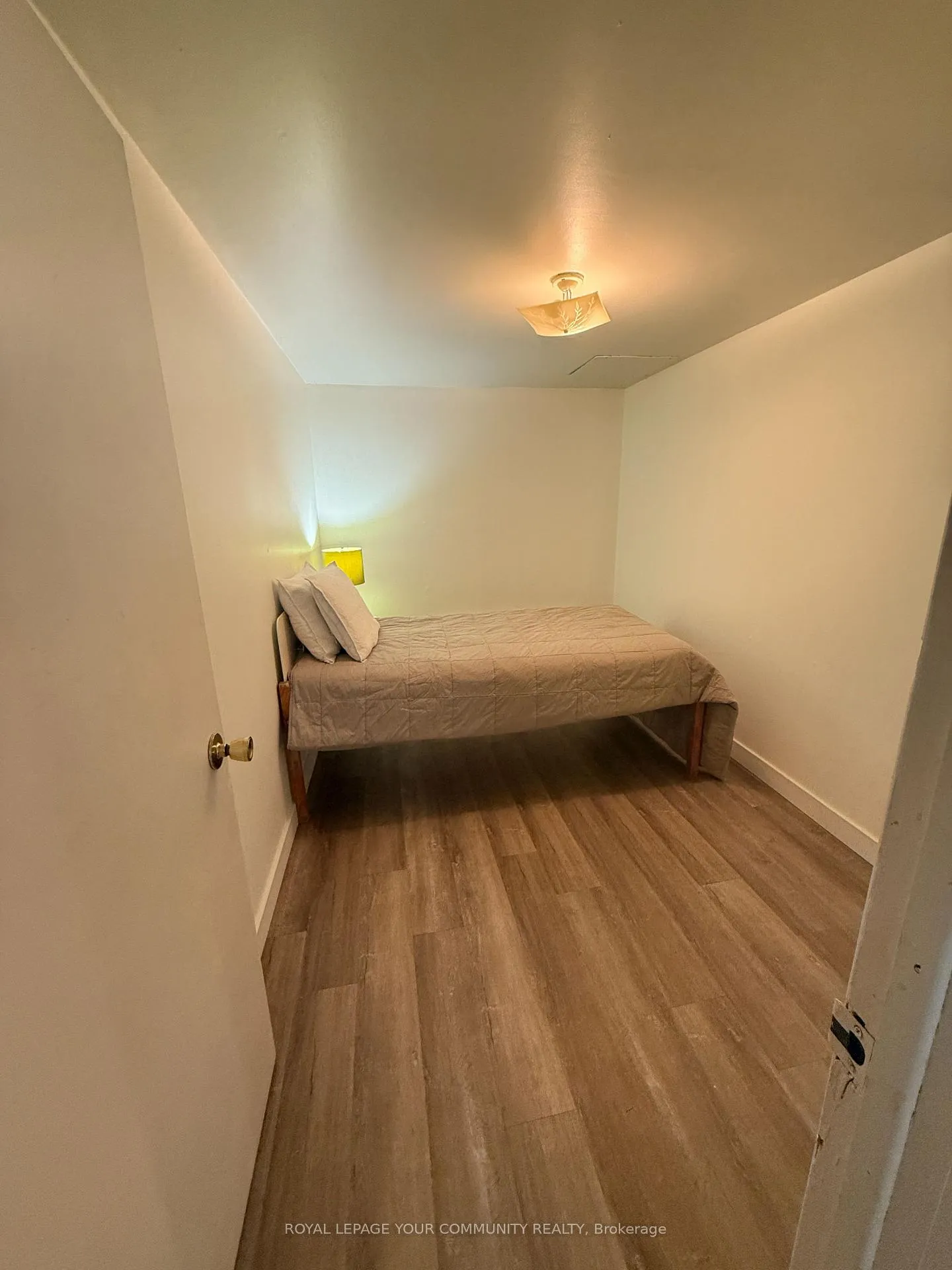 Photo 8 of Unit lower, 12 Bailey Crescent, Aurora, Aurora Highlands — HOMEH