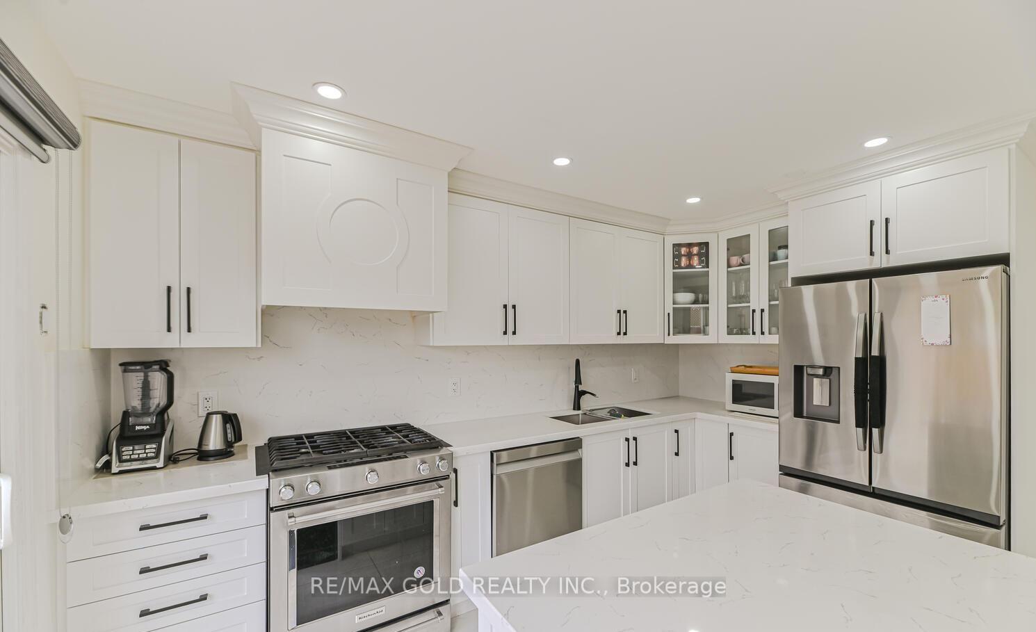 Photo 2 of 81 Drake Boulevard, Brampton, Southgate — HOMEH