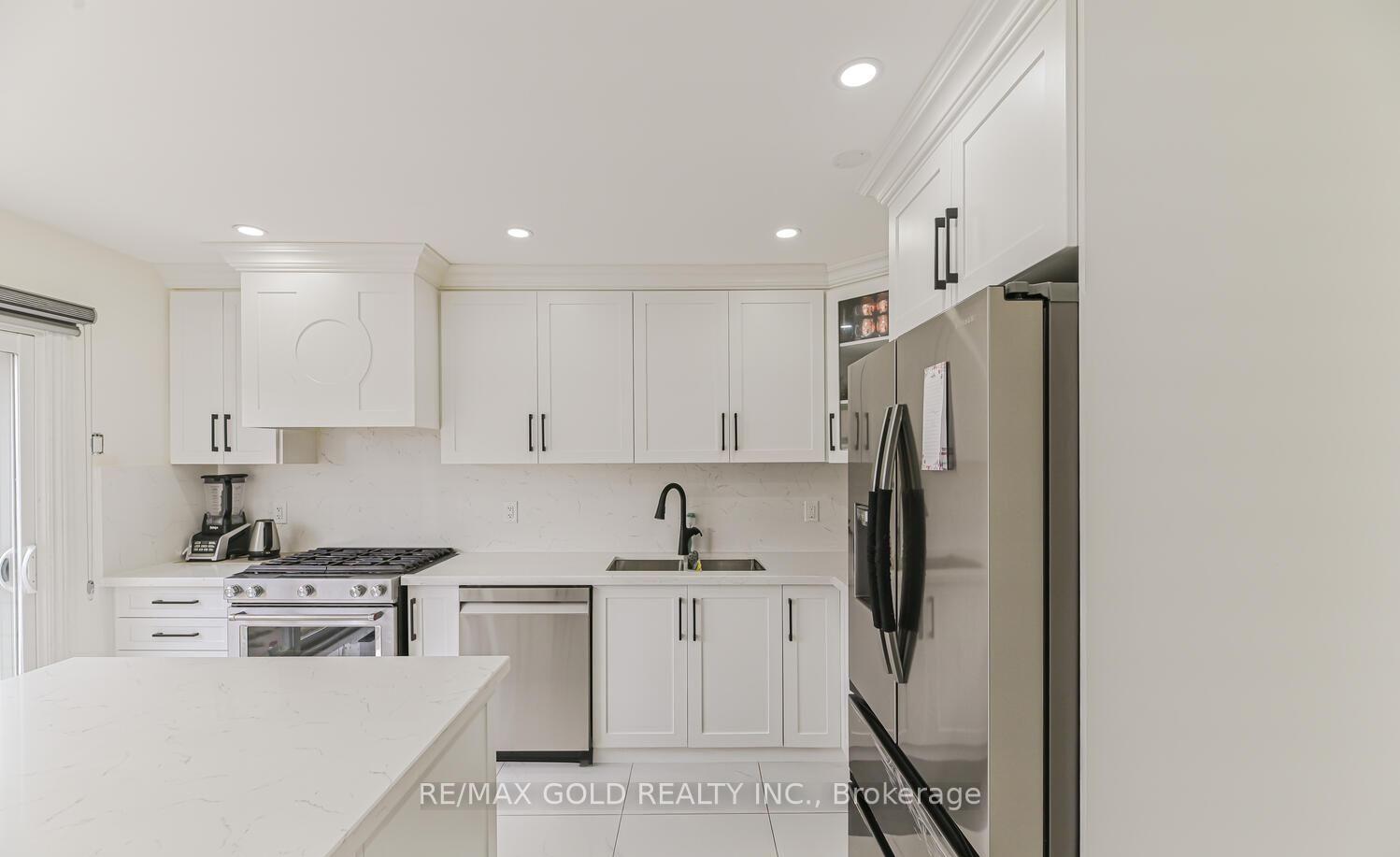 Photo 4 of 81 Drake Boulevard, Brampton, Southgate — HOMEH