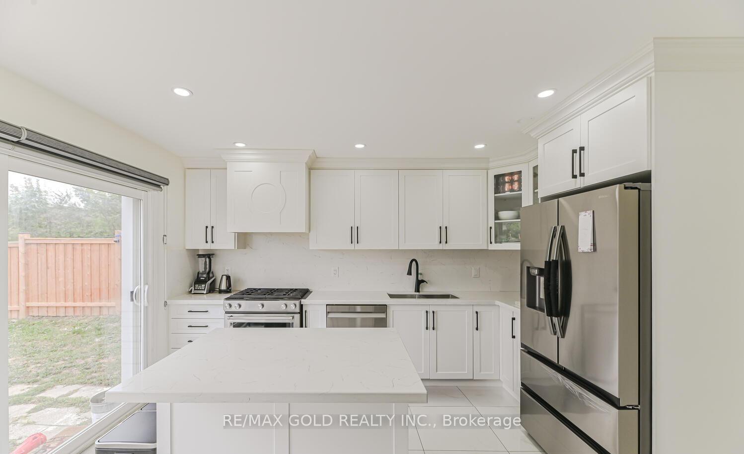 Photo 5 of 81 Drake Boulevard, Brampton, Southgate — HOMEH