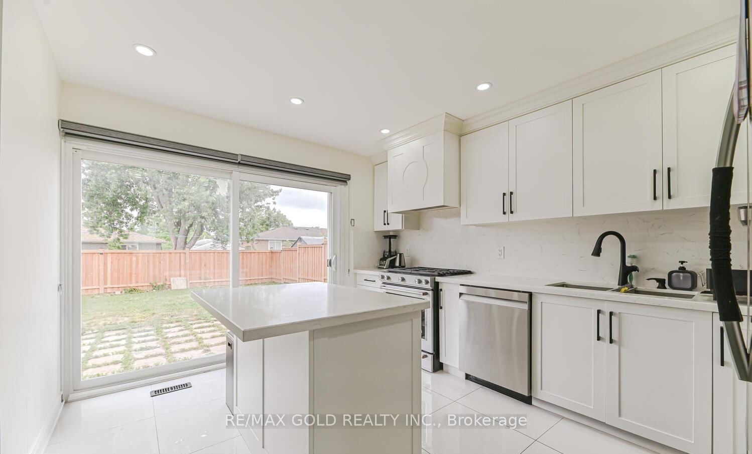 Photo 6 of 81 Drake Boulevard, Brampton, Southgate — HOMEH