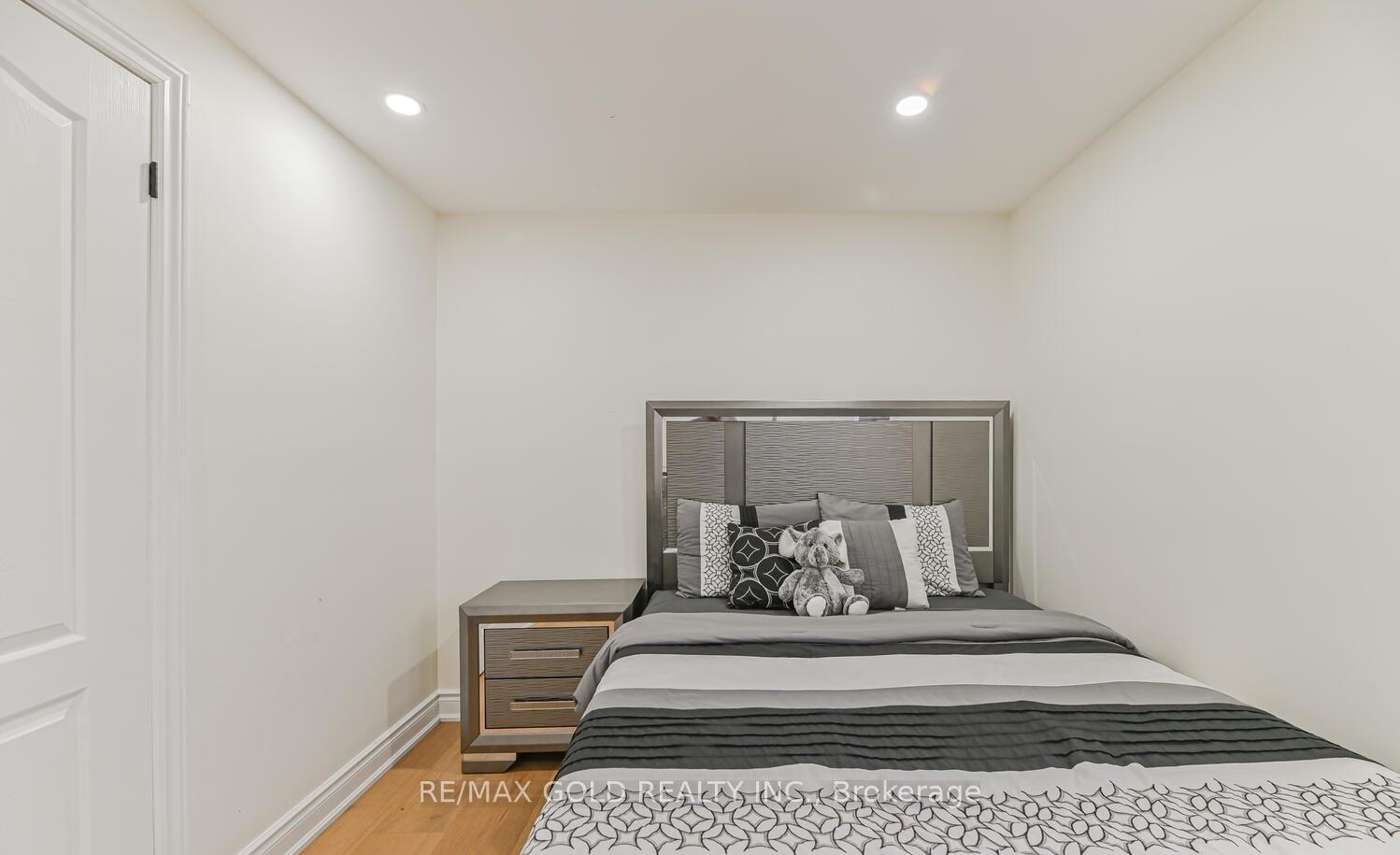 Photo 14 of 81 Drake Boulevard, Brampton, Southgate — HOMEH
